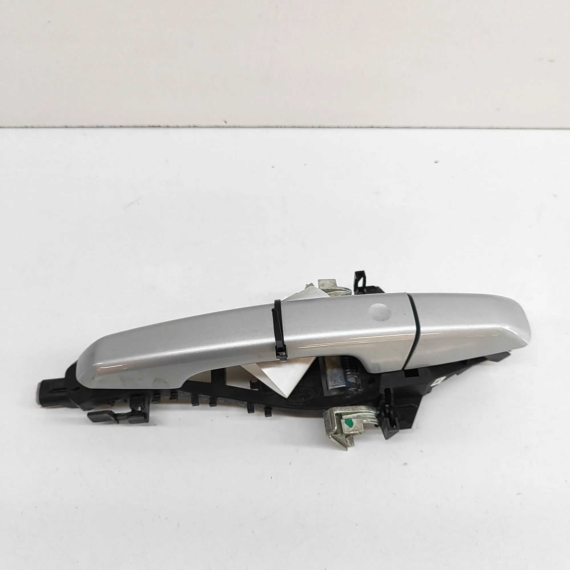 Land Rover Range Rover Sport (L494) Exterior door handle — front left Exterior door handle — front left — LAND ROVER ...