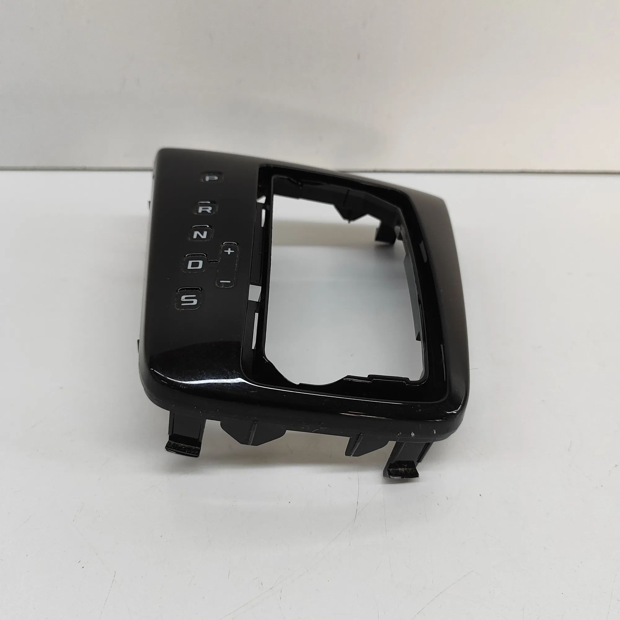 Skoda Superb (3T) Gear Shifting Level Plastic Trim Gear Shifting Level Plastic Trim — SKODA SUPERB...