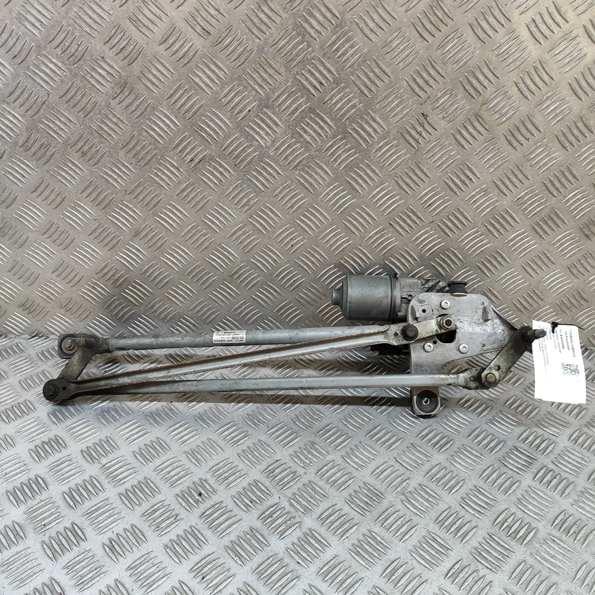 Volvo V70 Front Windshield Wiper Mechanism Front Windshield Wiper Mechanism — VOLVO V70 (I...