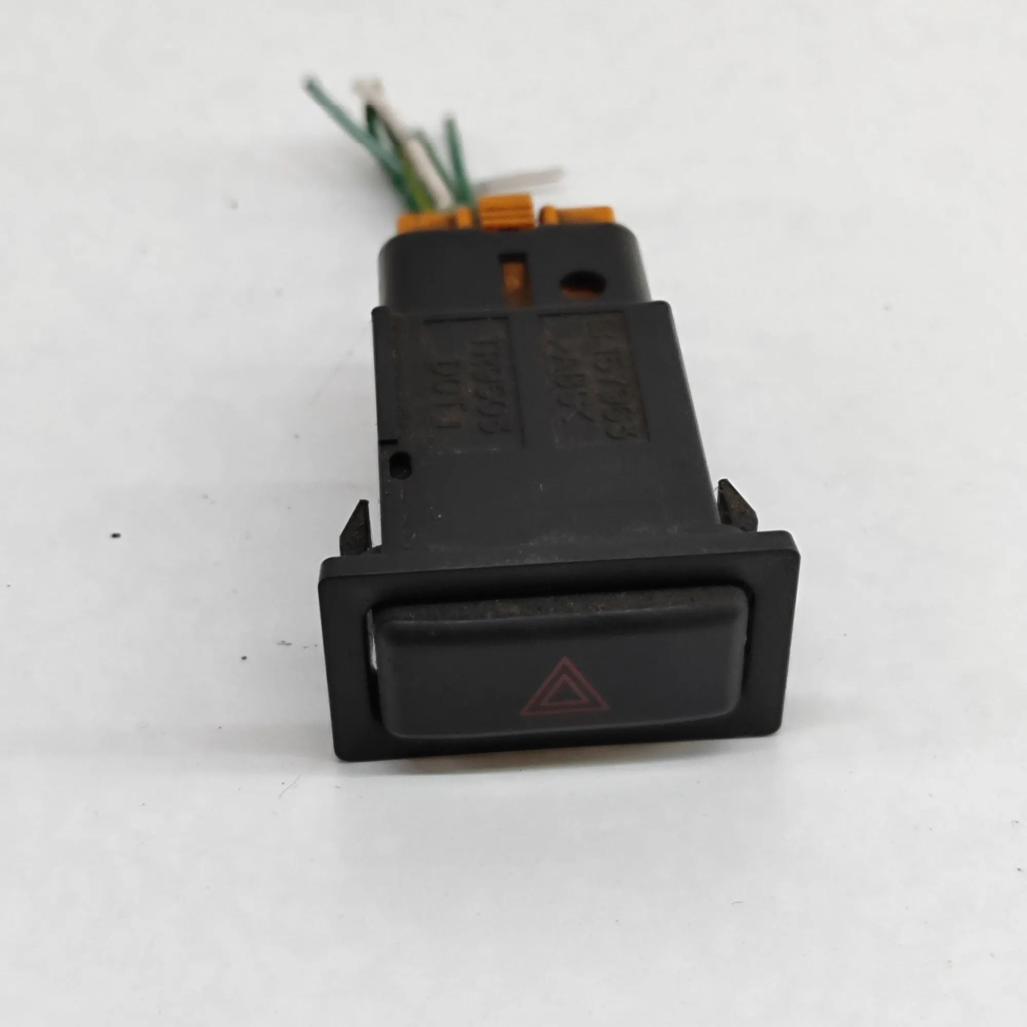 Toyota Land Cruiser 80 Hazard warning switch Hazard warning switch — TOYOTA LAND CRUISER (90...