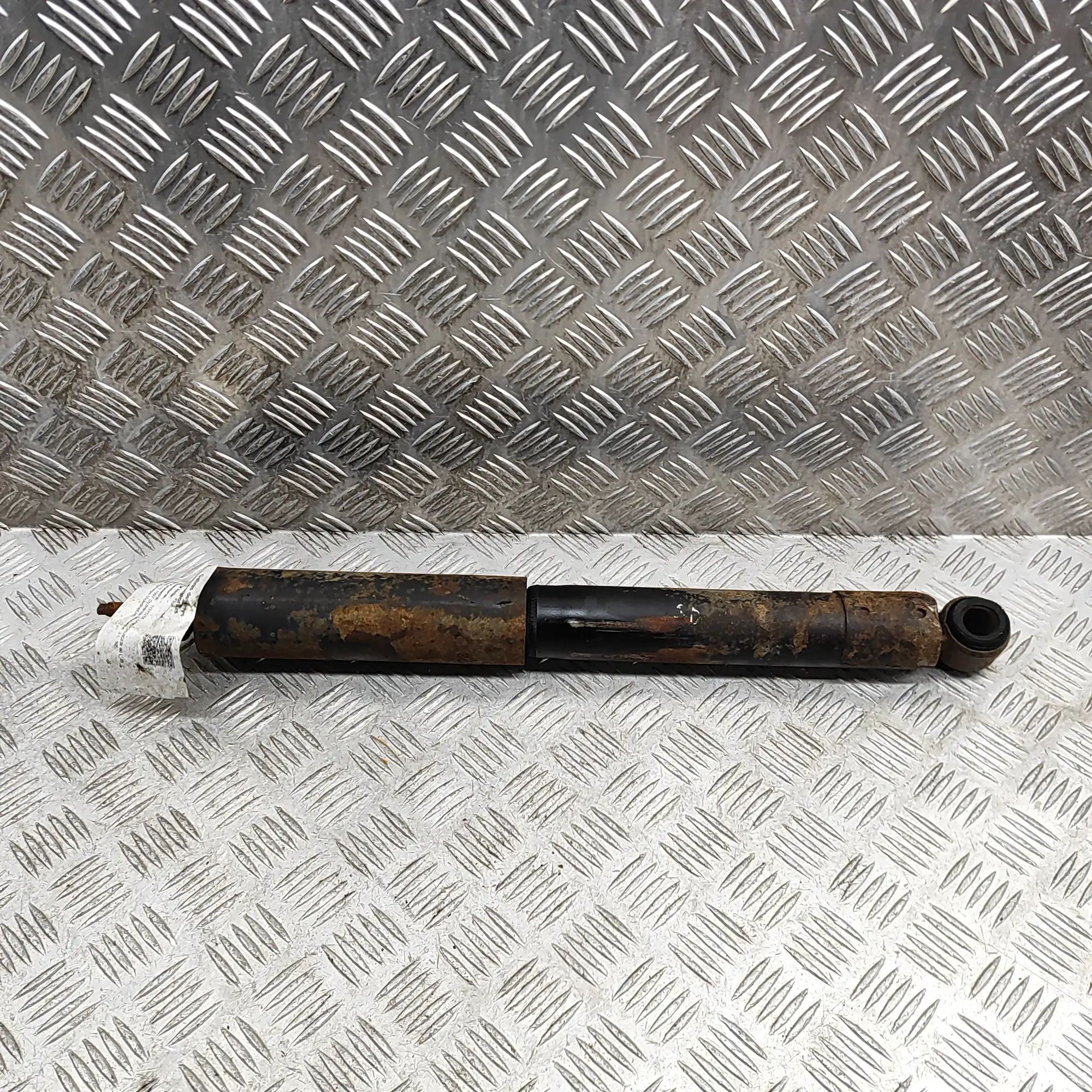Toyota Land Cruiser 80 Shock absorber — rear right Shock absorber — rear right — TOYOTA LAND CRUIS...
