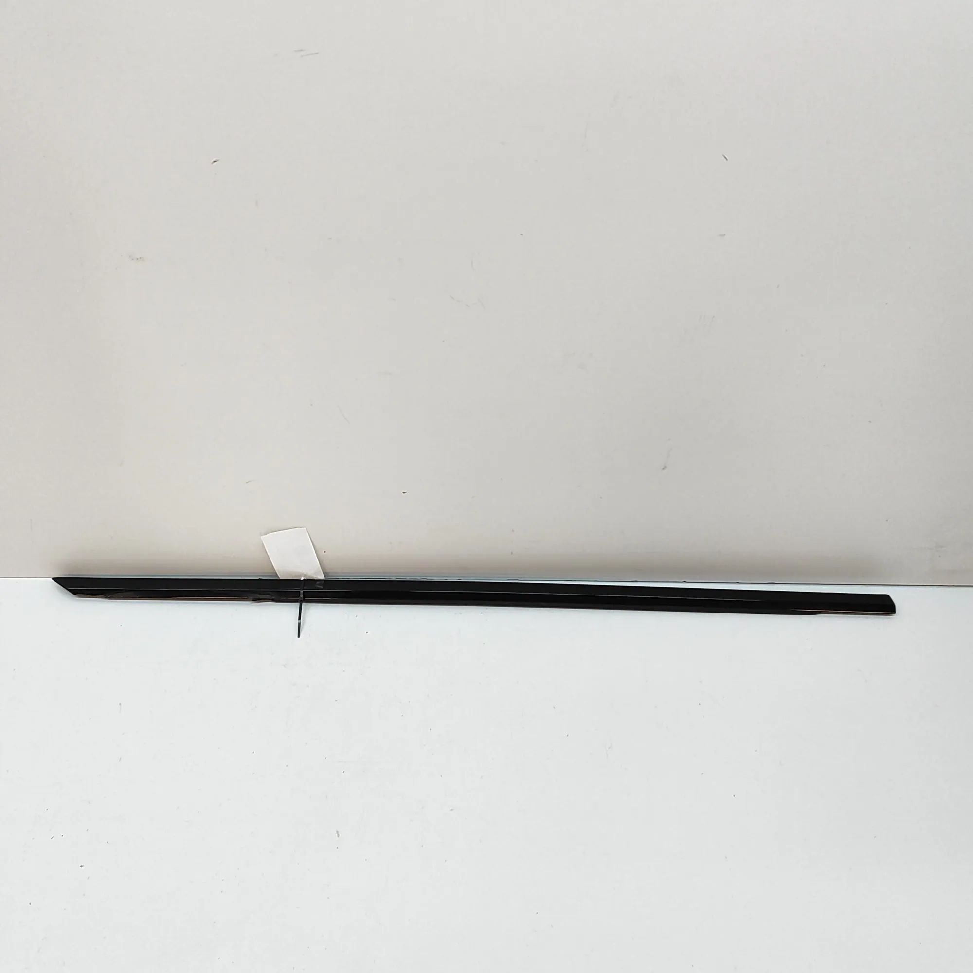 Land Rover Range Rover Sport (L494) Door window moulding — front — right Door window moulding — front — right — LAND ROV...