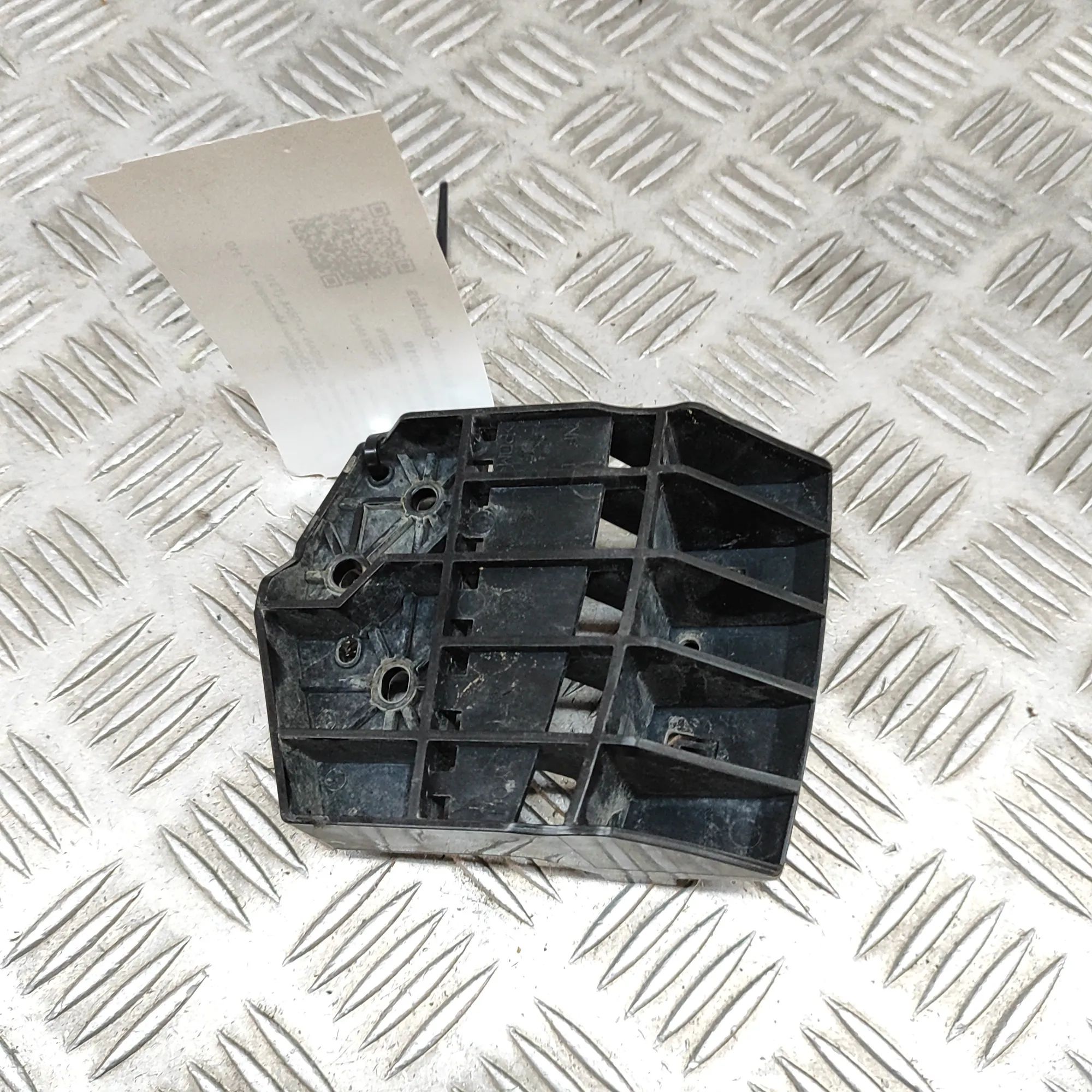 Nissan X-Trail Left Headlight Bracket Left Headlight Bracket — NISSAN X-TRAIL (T31) (...