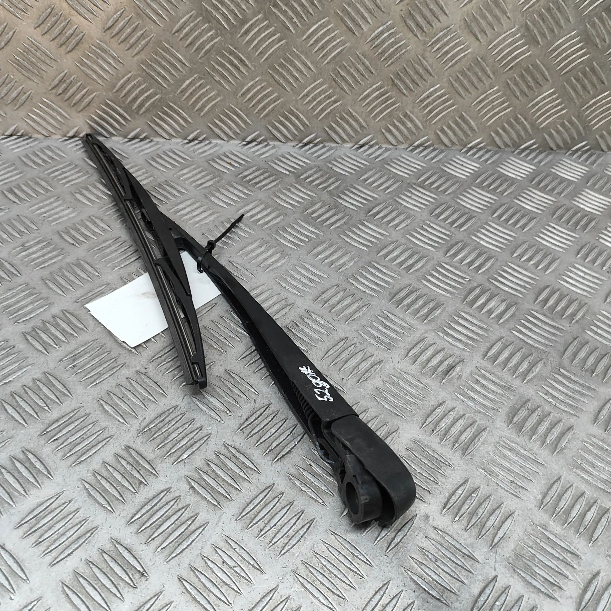 Nissan Leaf Window wiper arm — rear Window wiper arm — rear — NISSAN LEAF (ZE1) (20...
