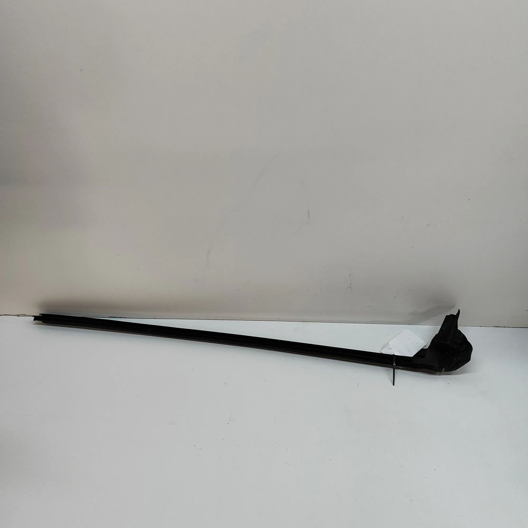 Jaguar F-Type Door window moulding — front — right Door window moulding — front — right — JAGUAR F...