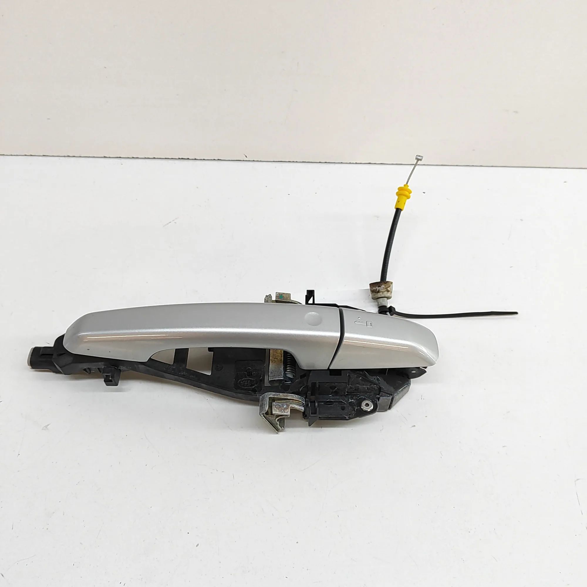 Land Rover Range Rover Sport (L494) Exterior door handle — front right Exterior door handle — front right — LAND ROVER...
