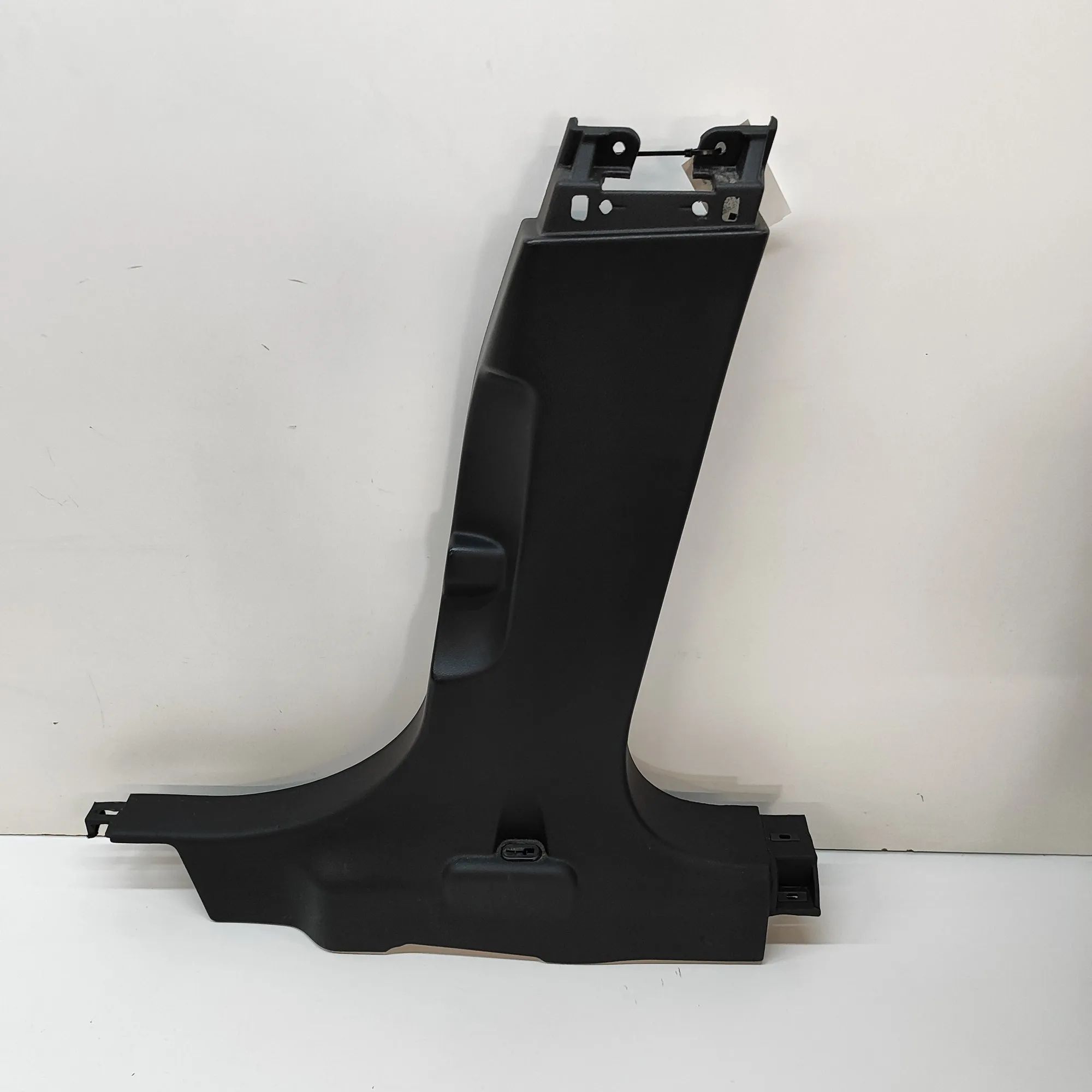 Maserati Quattroporte B-pillar trim — right B-pillar trim — right — MASERATI QUATTROPORTE (...