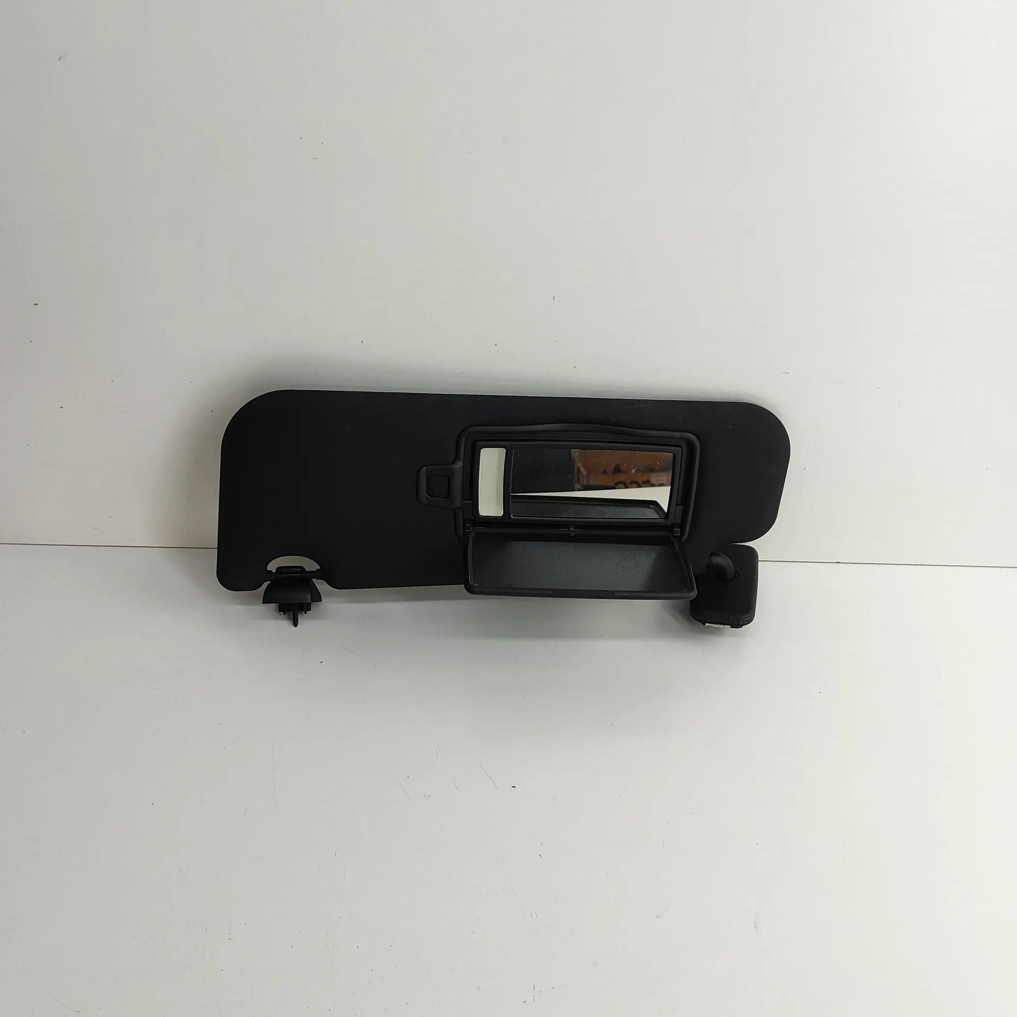 Jaguar XE Left Side Sun Visor Left Side Sun Visor — JAGUAR XE (X760) (2015-.....