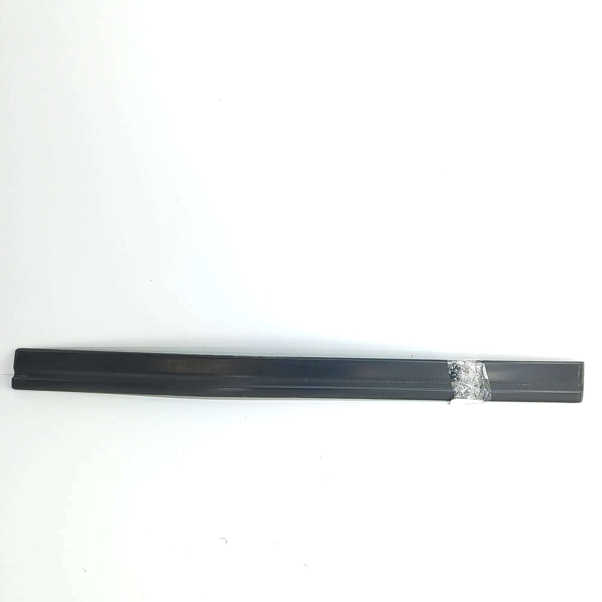Land Rover Range Rover Door moulding — front left Door moulding — front left — LAND ROVER RANGE R...