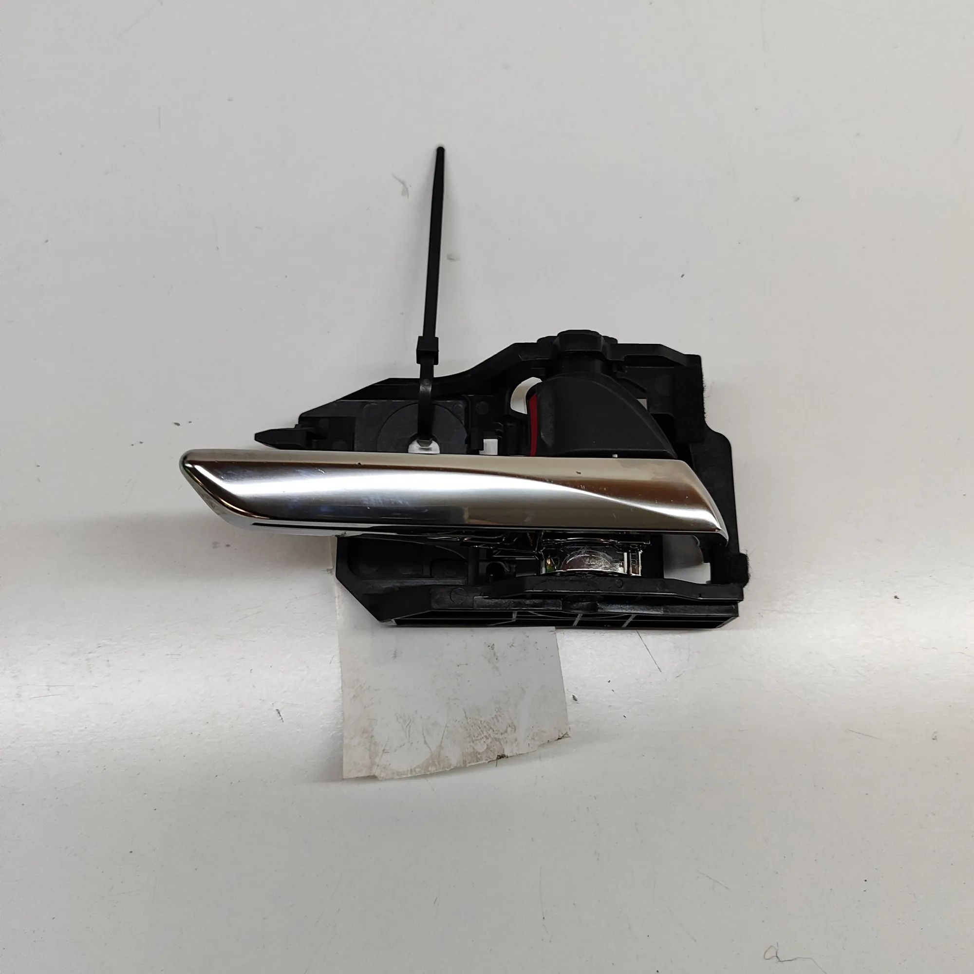 Mazda 3 (BP) Interior opening handle — front right Interior opening handle — front right — MAZDA C...