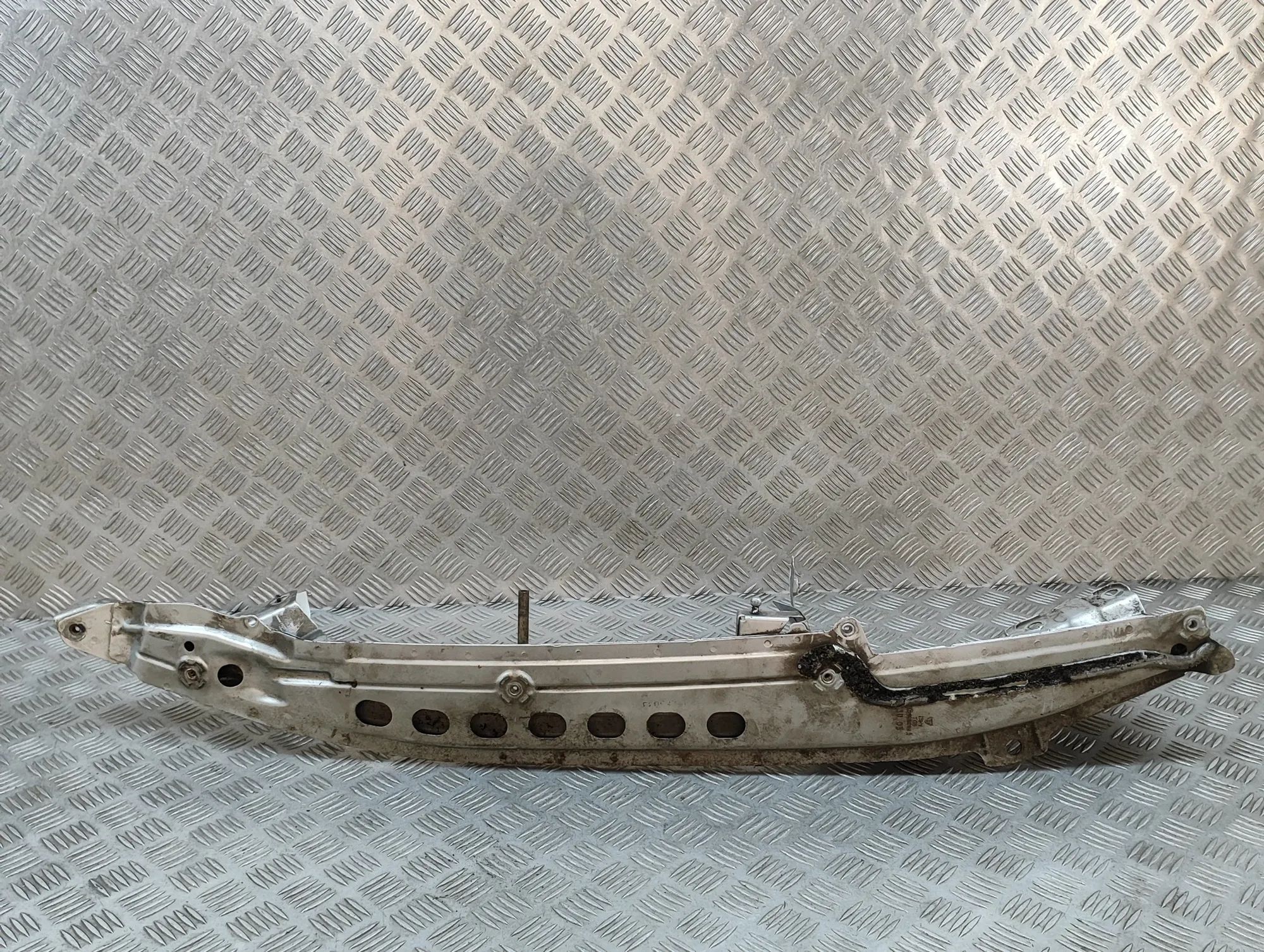 Porsche Cayenne Fender bracket — front left Fender bracket — front left — PORSCHE CAYENNE (...