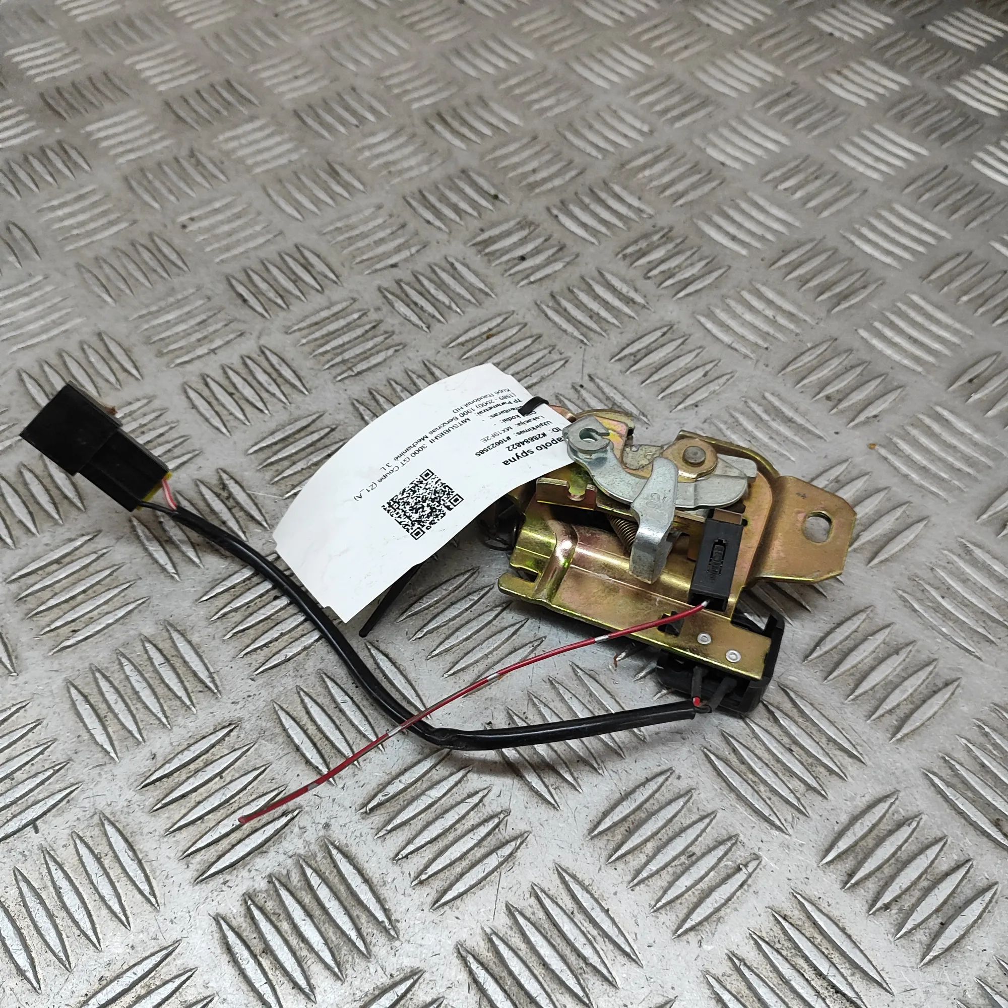Mitsubishi 3000 GT bonnet lock Bonnet lock — MITSUBISHI 3000 (GT Coupe Z1_A) (...