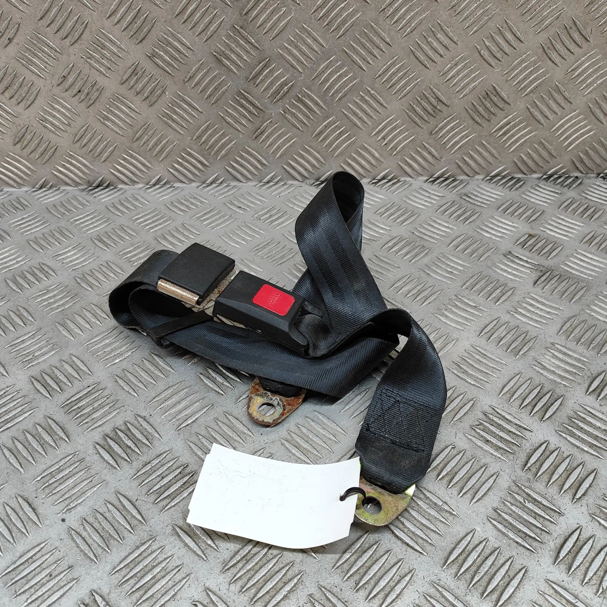 Land Rover Defender Rear Right Seatbelt Rear Right Seatbelt — LAND ROVER DEFENDER (L315...