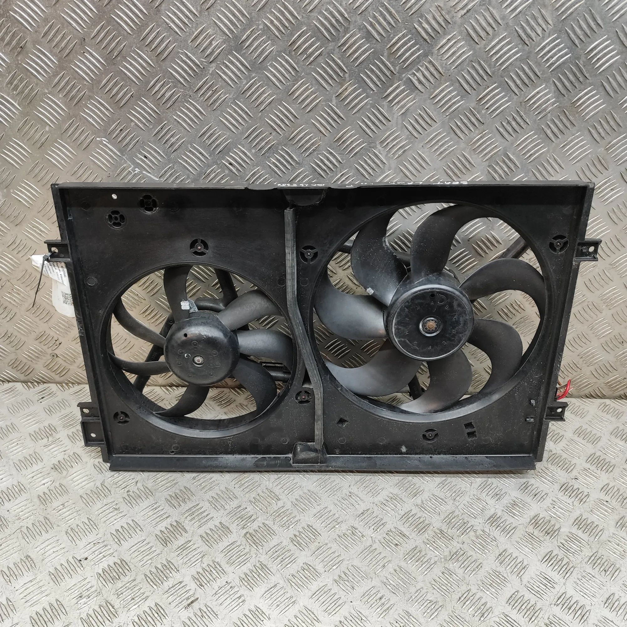 Seat Leon Engine Cooling Fan Shroud Engine Cooling Fan Shroud — SEAT LEON (1P1) (20...