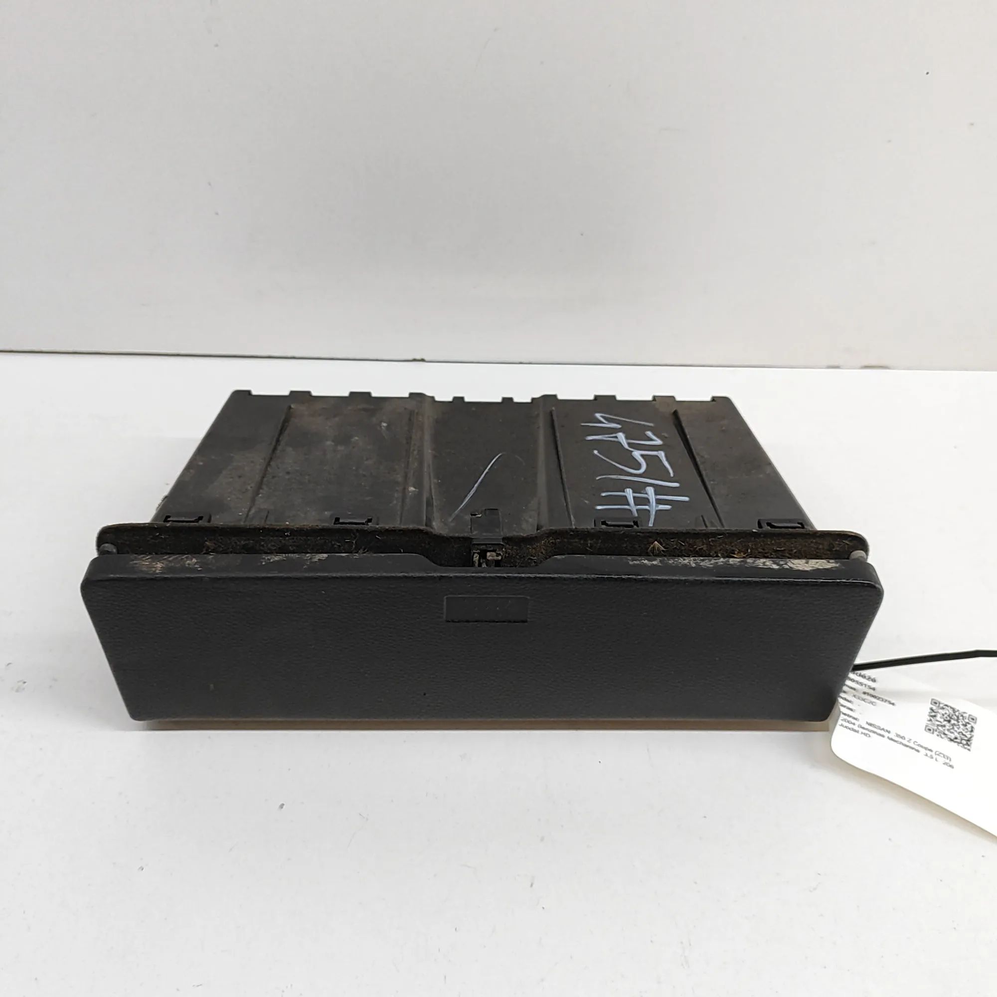 Nissan 350Z Glove Compartment Glove compartment — NISSAN 350 (Z Coupe Z33) (2...