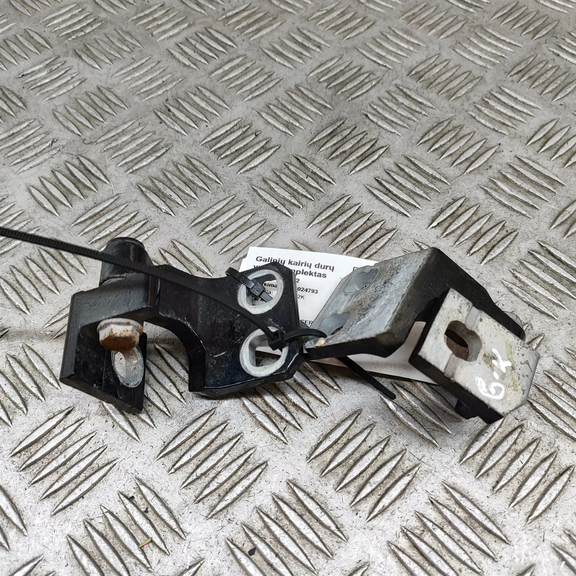 Maserati Quattroporte Door hinge set — rear left Door hinge set — rear left — MASERATI QUATTROPO...