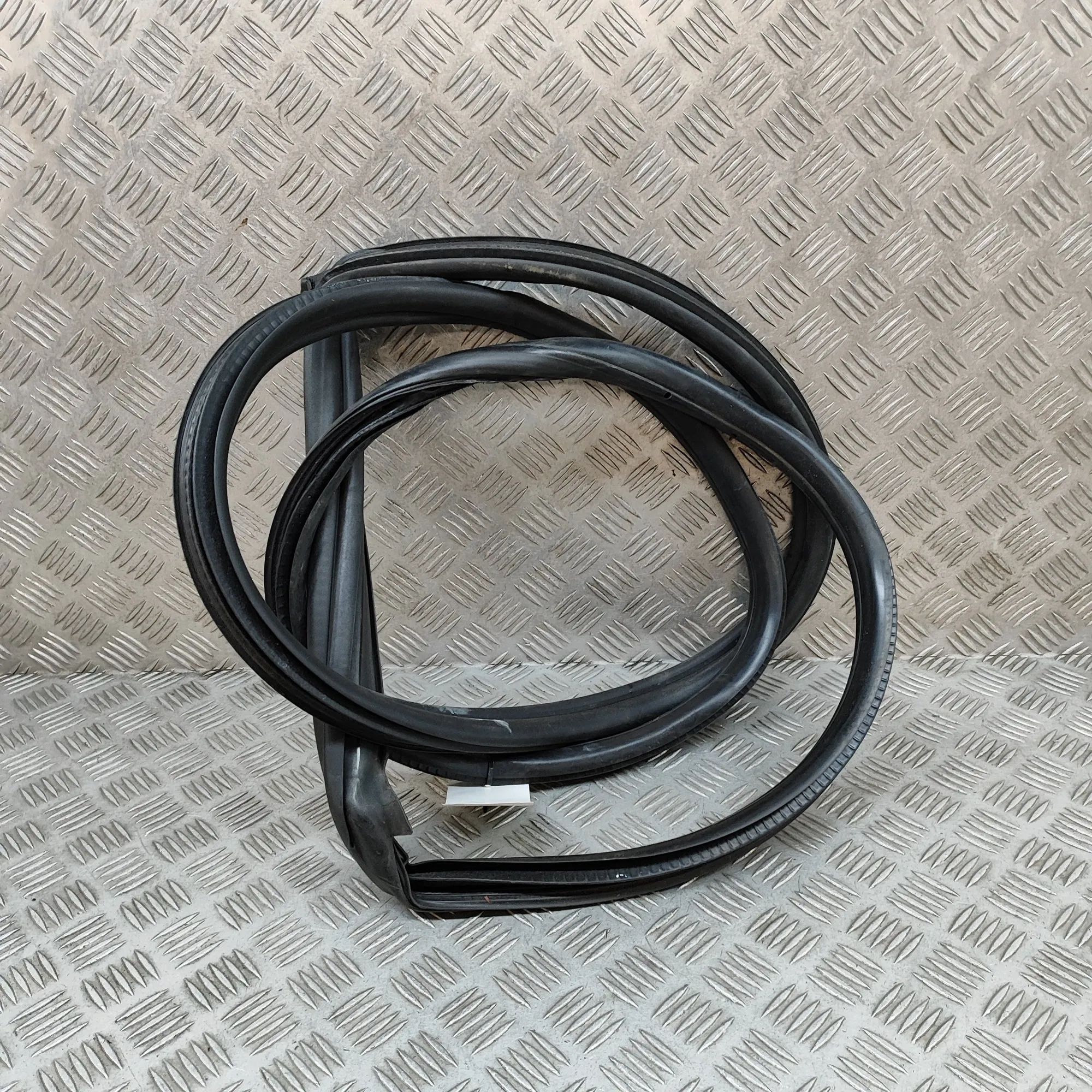 BMW 2 (F22 / F23) Door rubber seal — front left Door rubber seal — front left — BMW 2 SERIES CO...