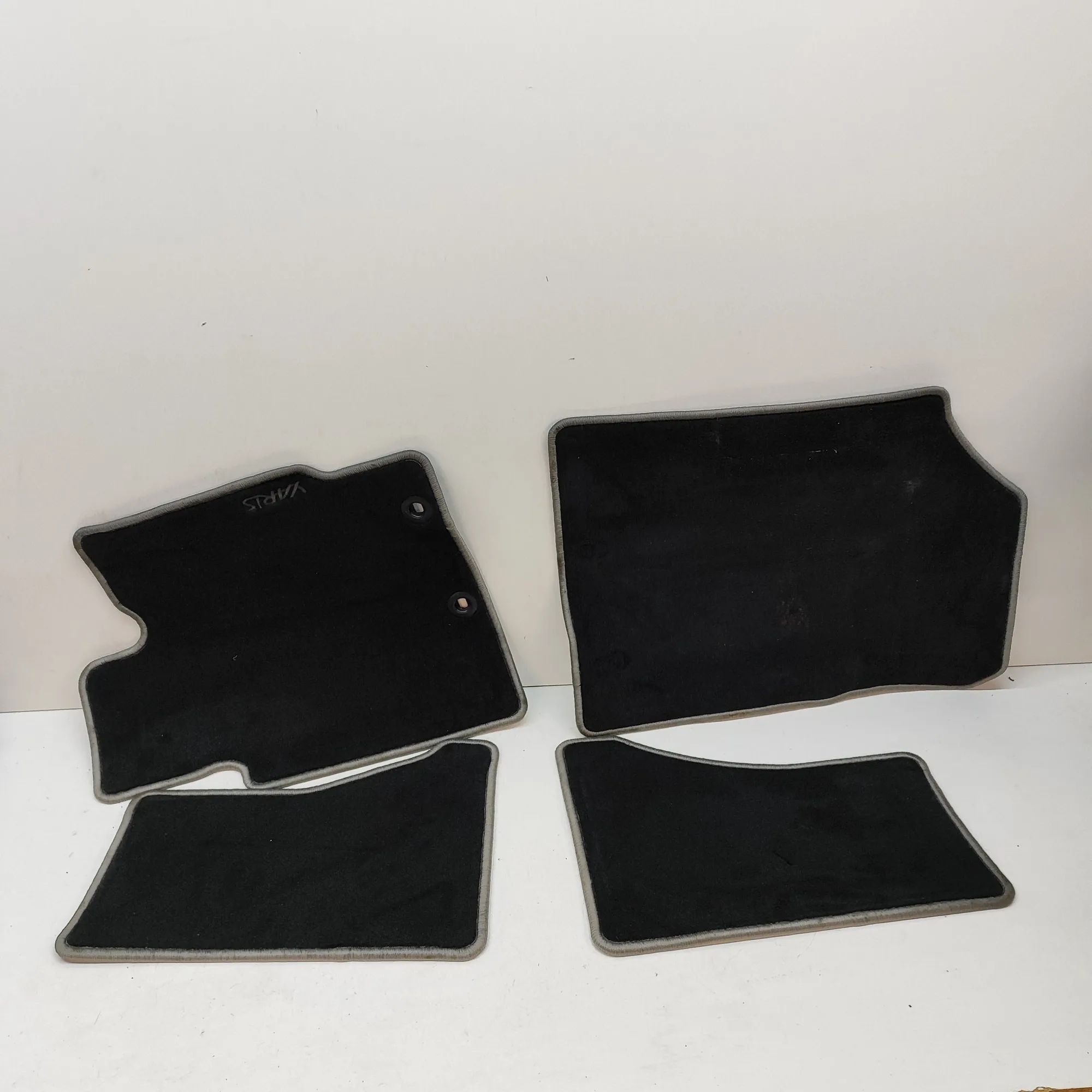 Toyota Yaris Floor Mat Set
