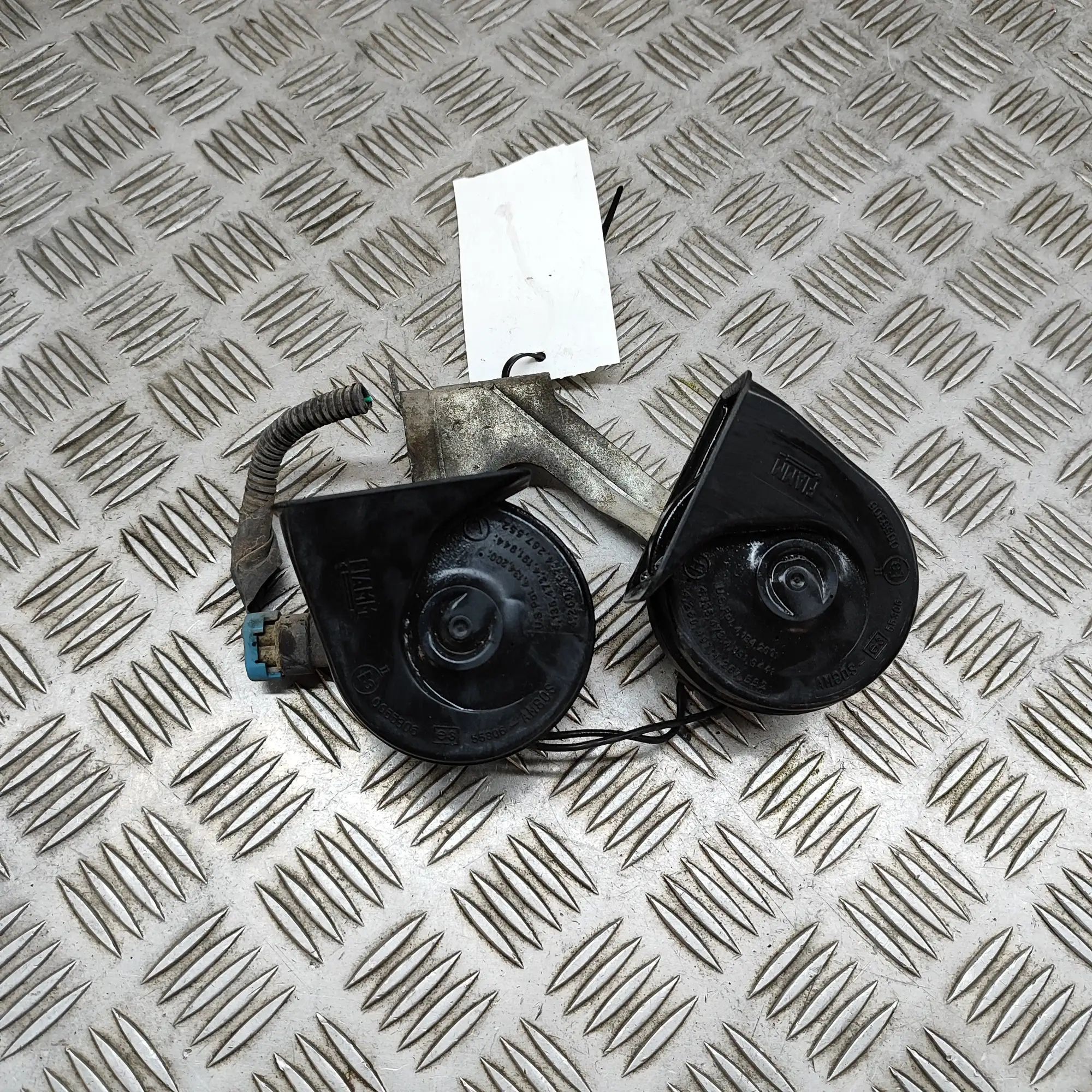 Chevrolet TrailBlazer Horn signal Horn signal — CHEVROLET TRAILBLAZER (KC_) (2001...