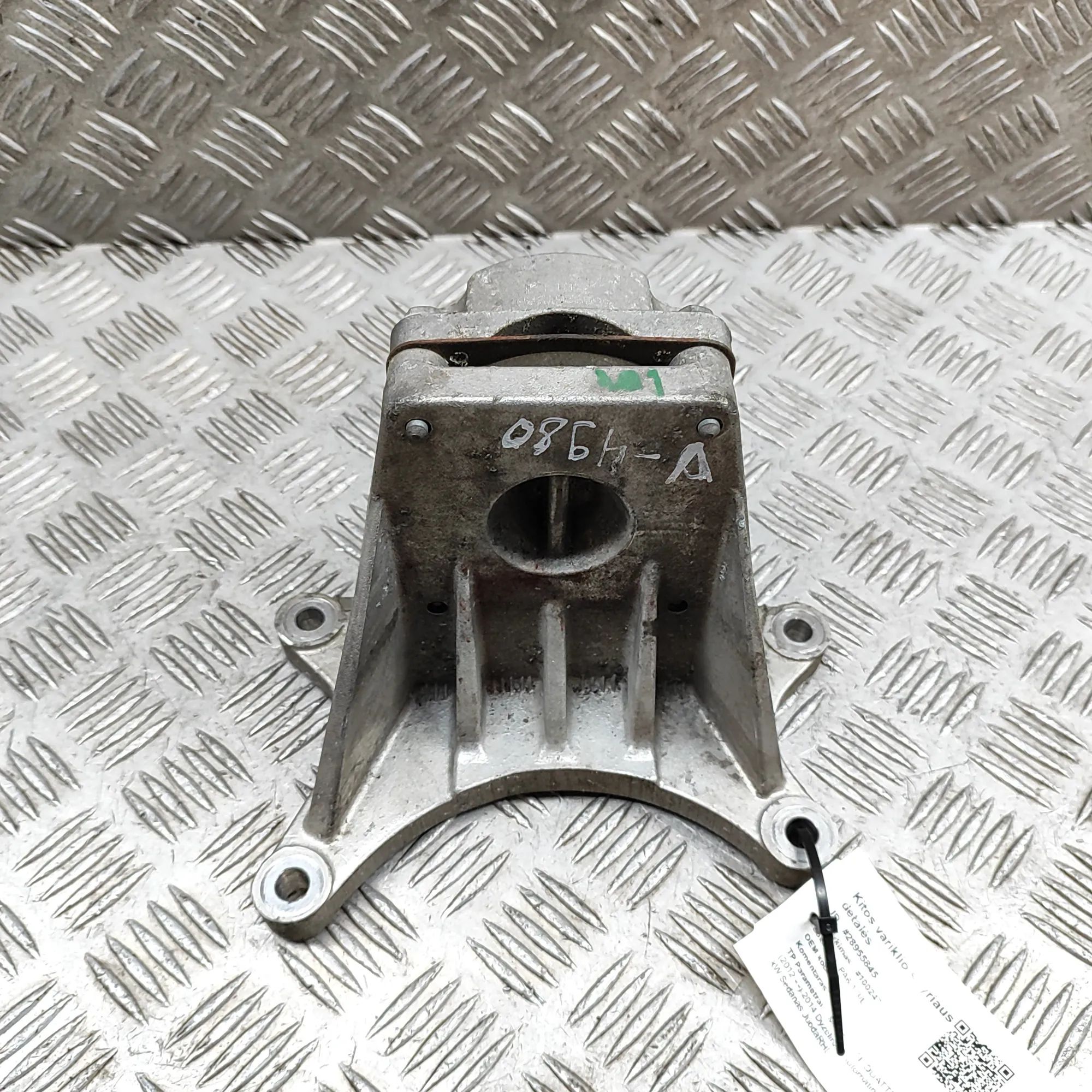 Maserati Quattroporte Gearbox Mount Bracket Gearbox Mount Bracket — MASERATI QUATTROPORTE (...