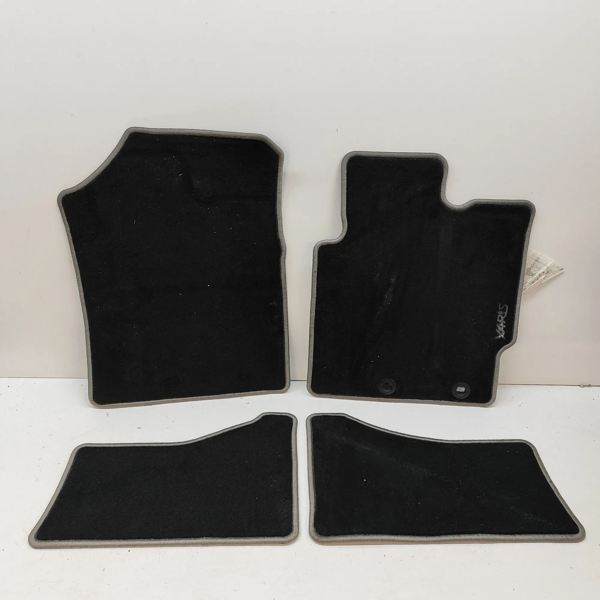Toyota Yaris Floor Mat Set