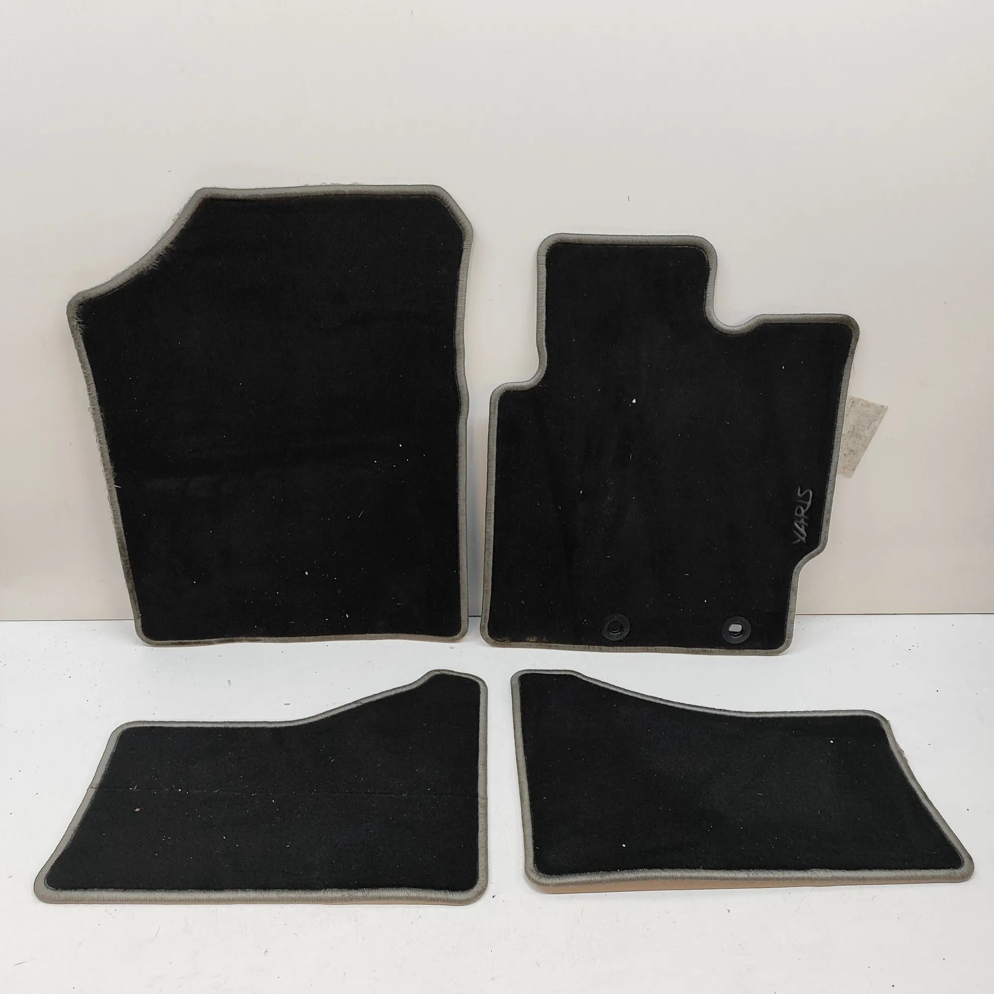 Toyota Yaris Floor Mat Set