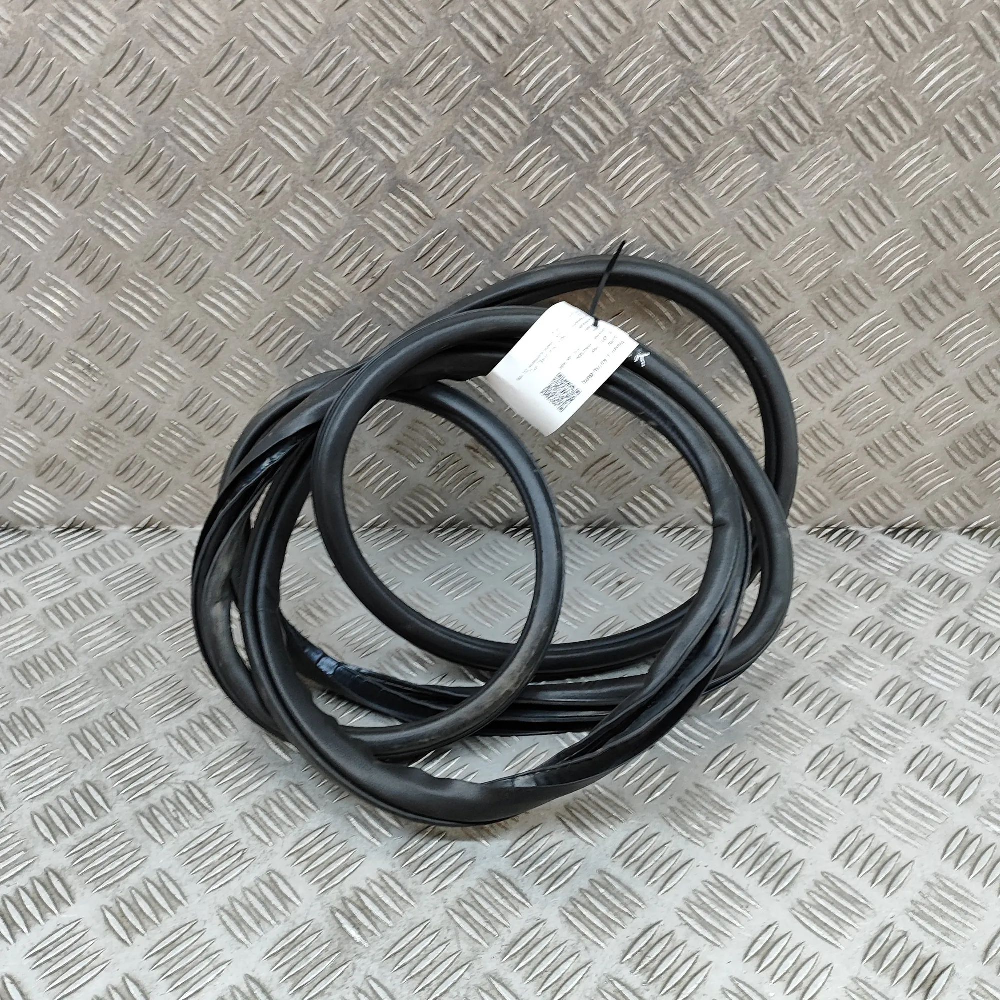 Honda CR-V Door rubber seal — front left Door rubber seal — front left — HONDA CR-V (VI ...