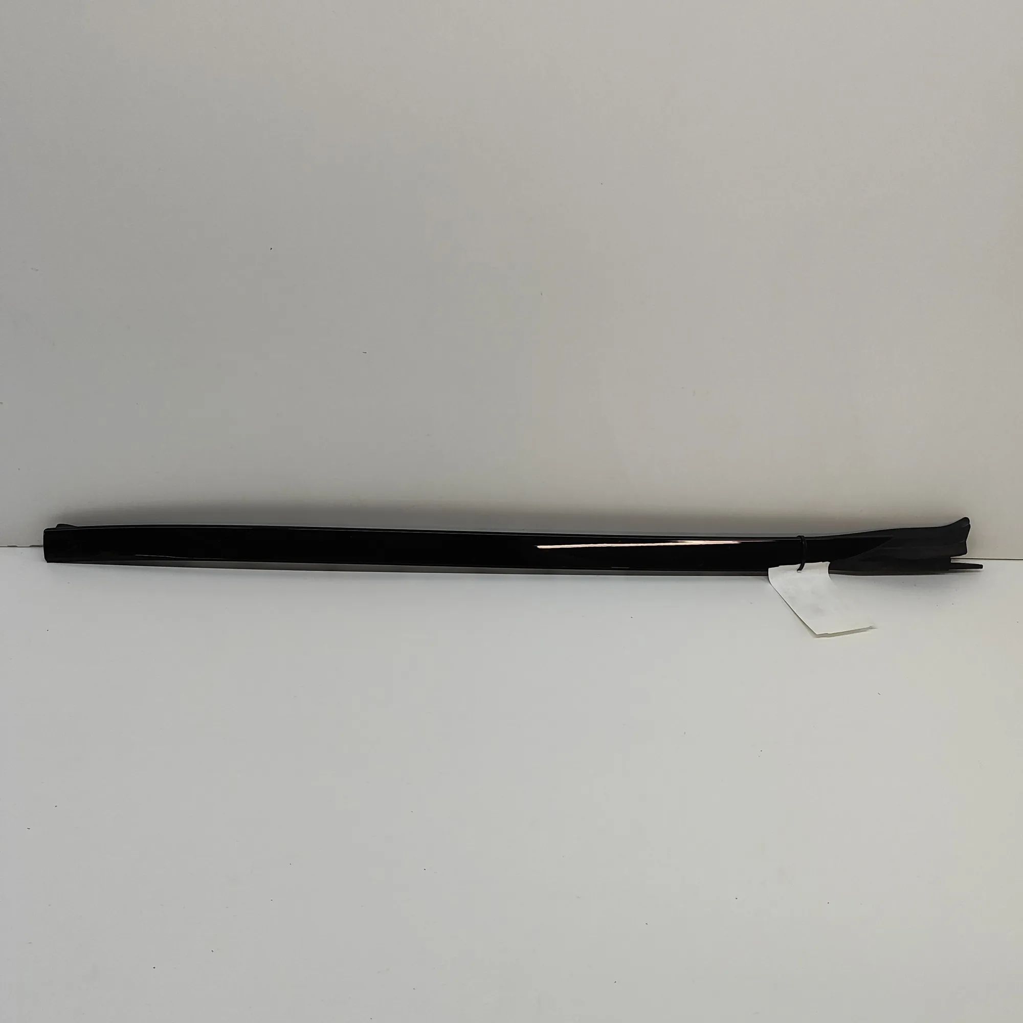 BMW X5 (G05) Windshield Right Vertical Trim Windshield Right Vertical Trim — BMW X5 (G05) (...