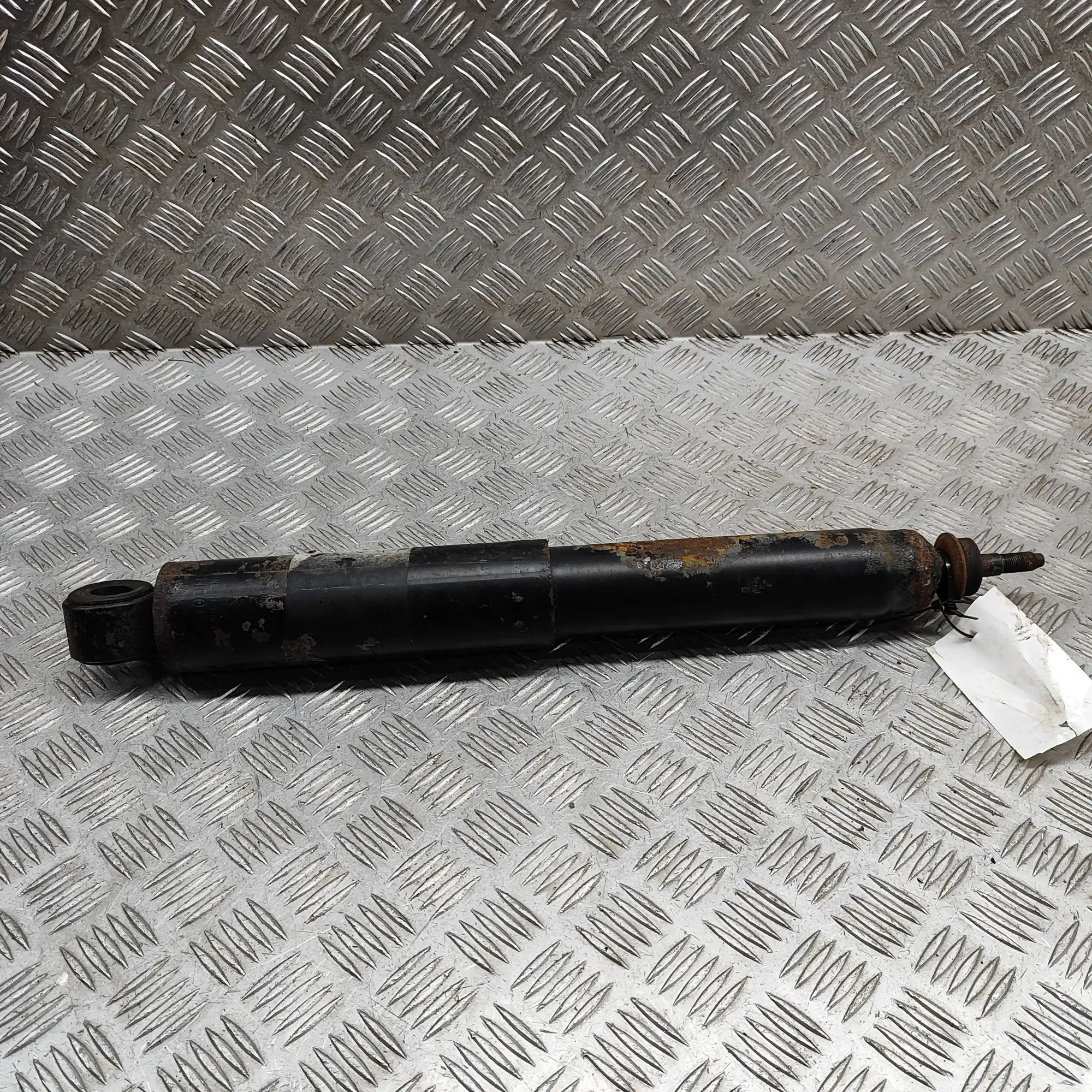 Land Rover Defender Shock absorber — rear right Shock absorber — rear right — LAND ROVER DEFEND...
