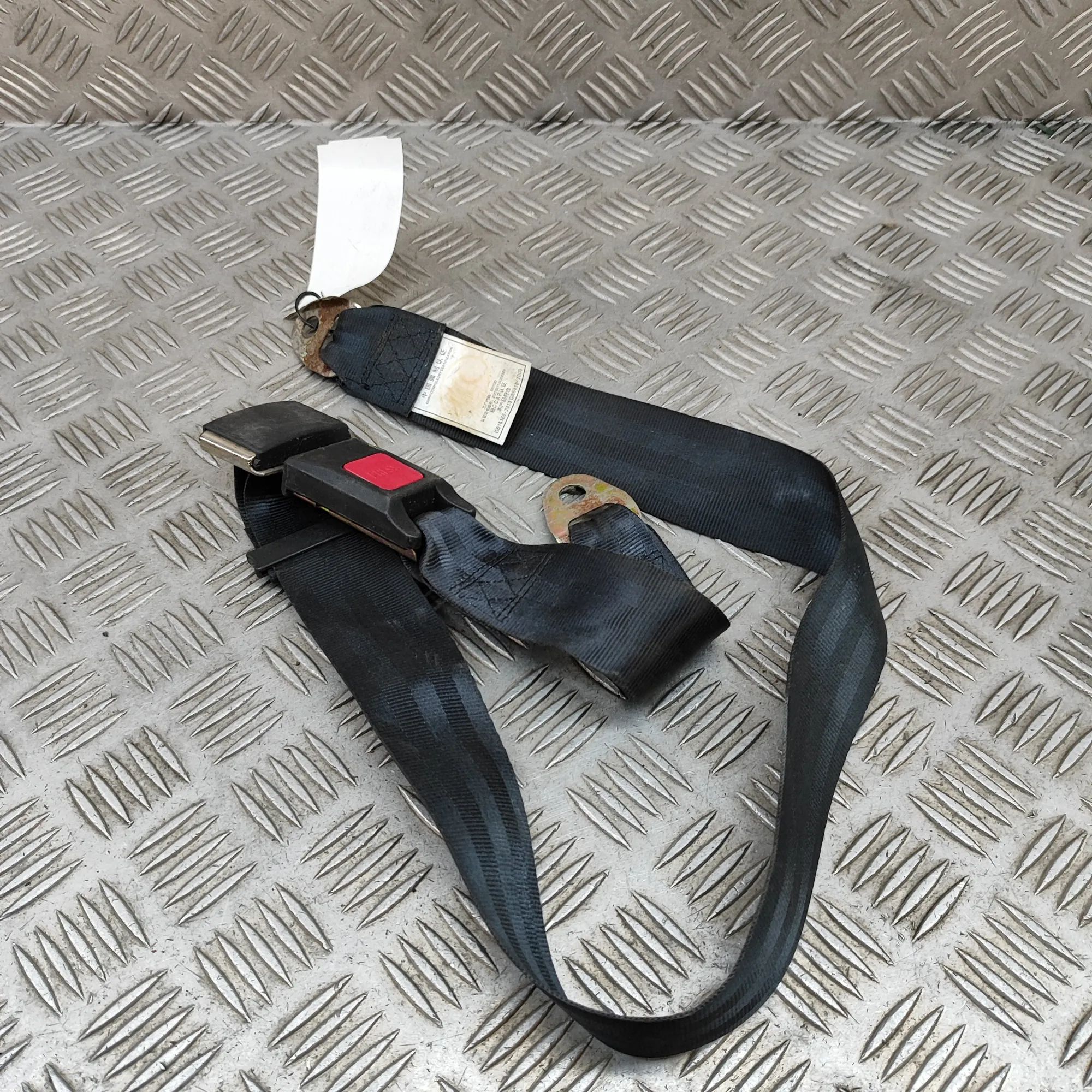 Land Rover Defender Rear Right Seatbelt Rear Right Seatbelt — LAND ROVER DEFENDER (L315...