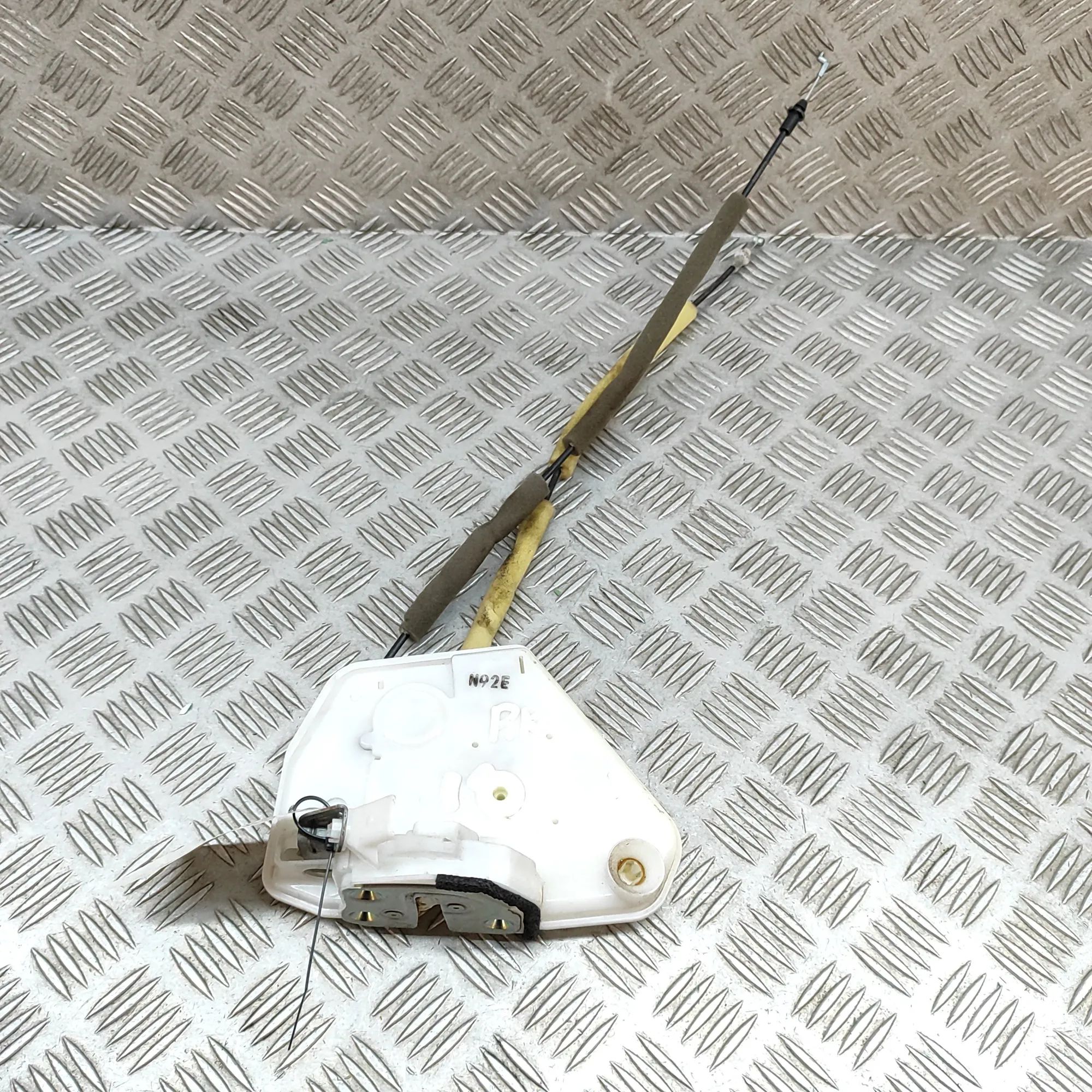 Mazda 2 (XP21) Door lock — front left Door lock — front left — MAZDA 2 (DL, DJ) (2014...