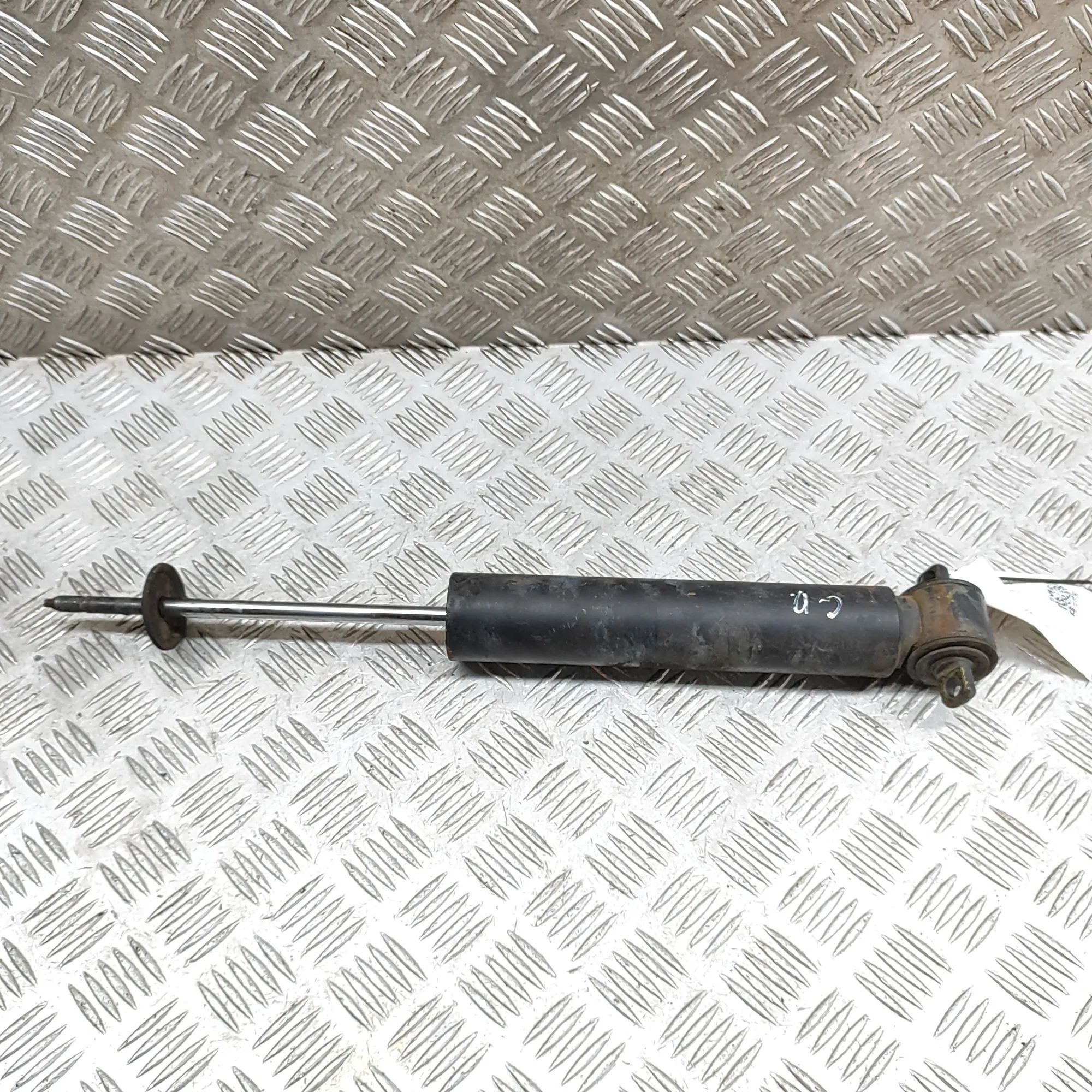 Mercedes-Benz 200 - 300 (W123) Shock absorber — rear right Shock absorber — rear right — MERCEDES BENZ S-C...