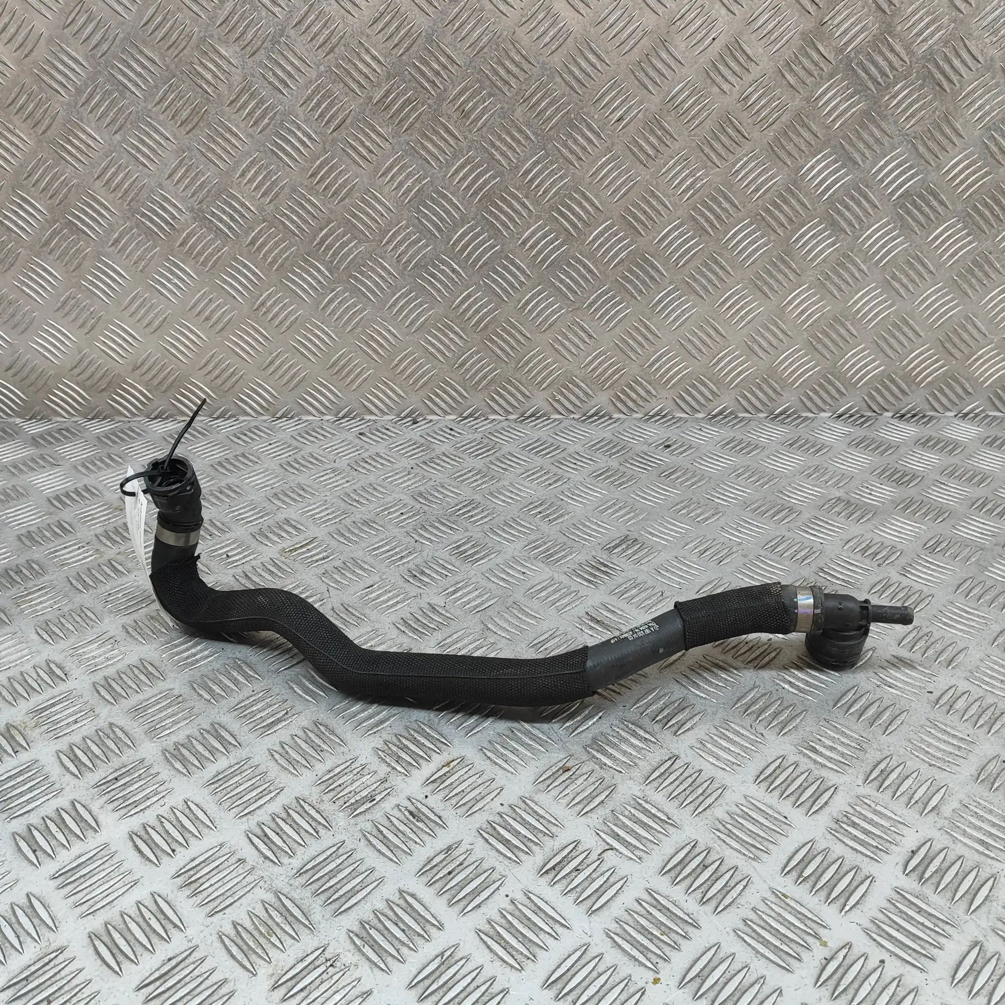 Mercedes-Benz GLS (X167) Шланг системы охлаждения Coolant hose — MERCEDES BENZ GLS (X167) (2019-....