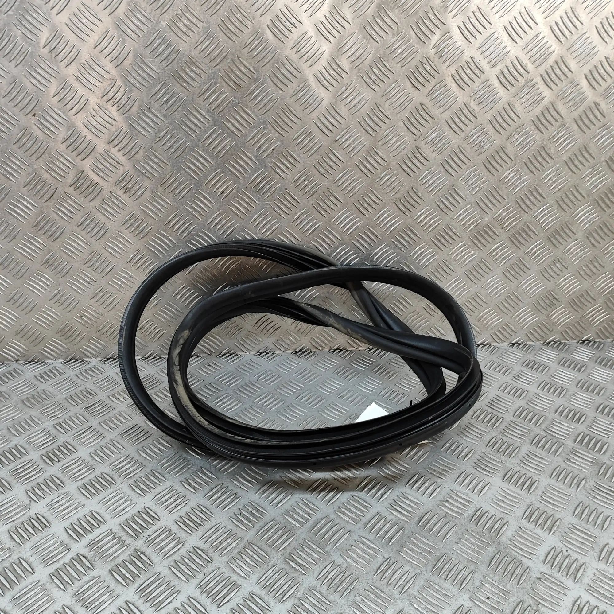 Kia Sportage Door rubber seal — rear left Door rubber seal — rear left — KIA SPORTAGE (V ...
