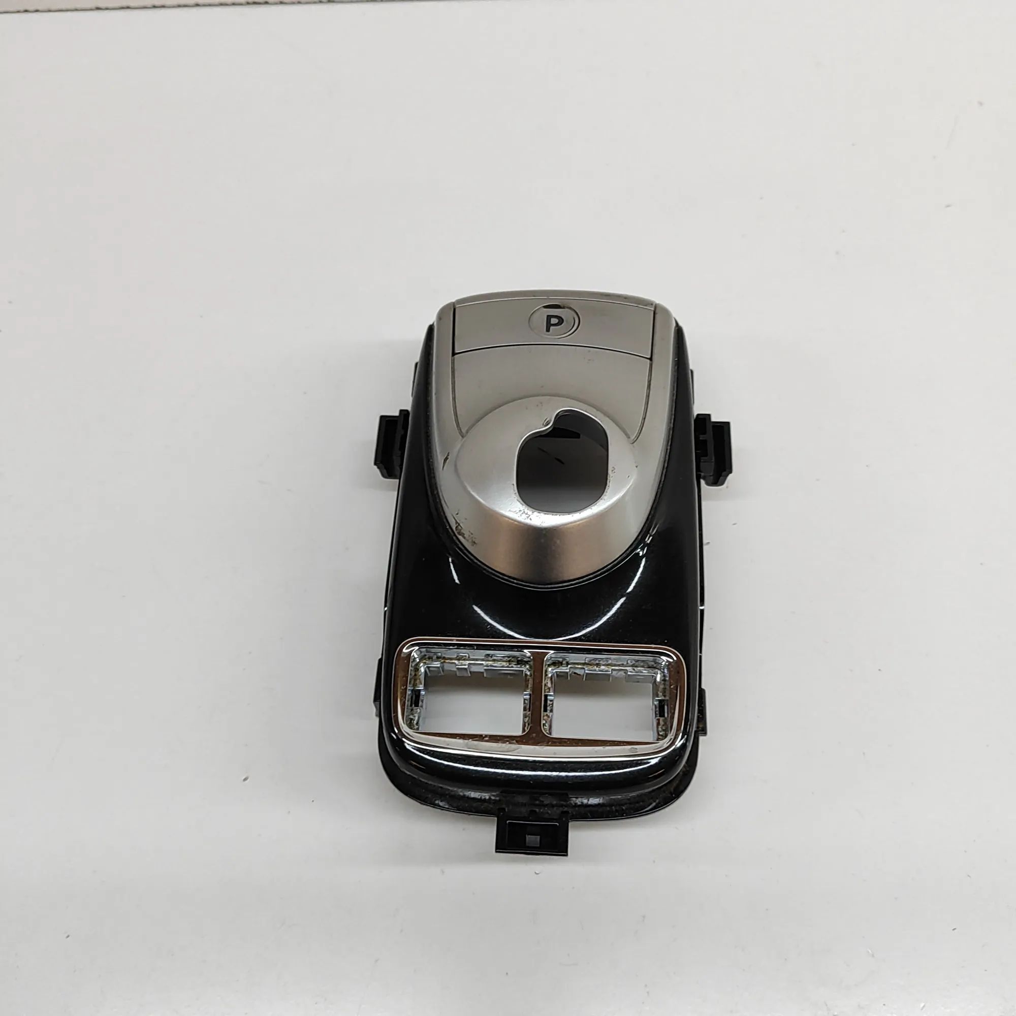 Mitsubishi Outlander Gear Shifting Level Plastic Trim Gear Shifting Level Plastic Trim — MITSUBISHI O...
