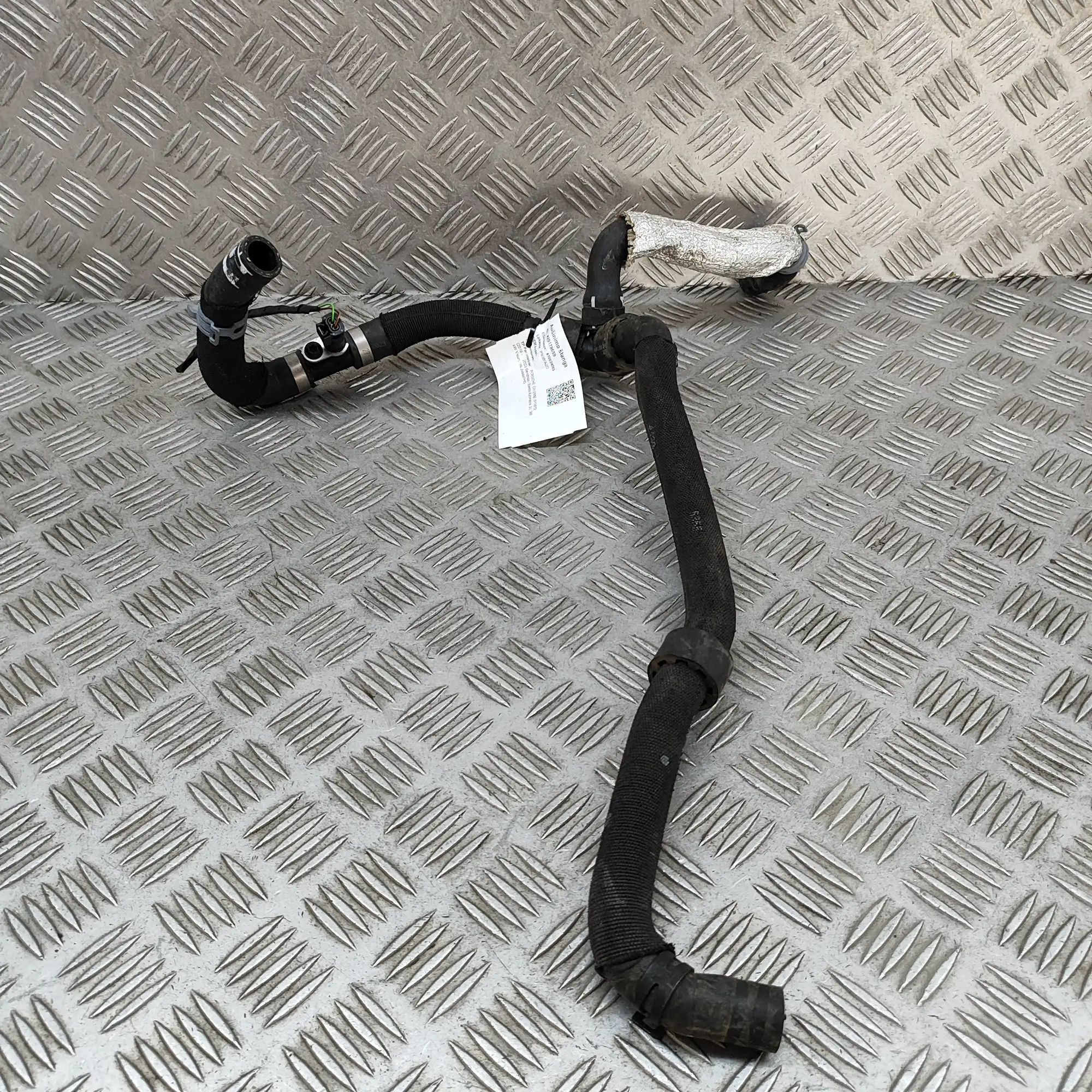 Porsche Cayenne Jäähdytysnesteletku Coolant hose — PORSCHE CAYENNE (9Y0/9Y3) (2018-...