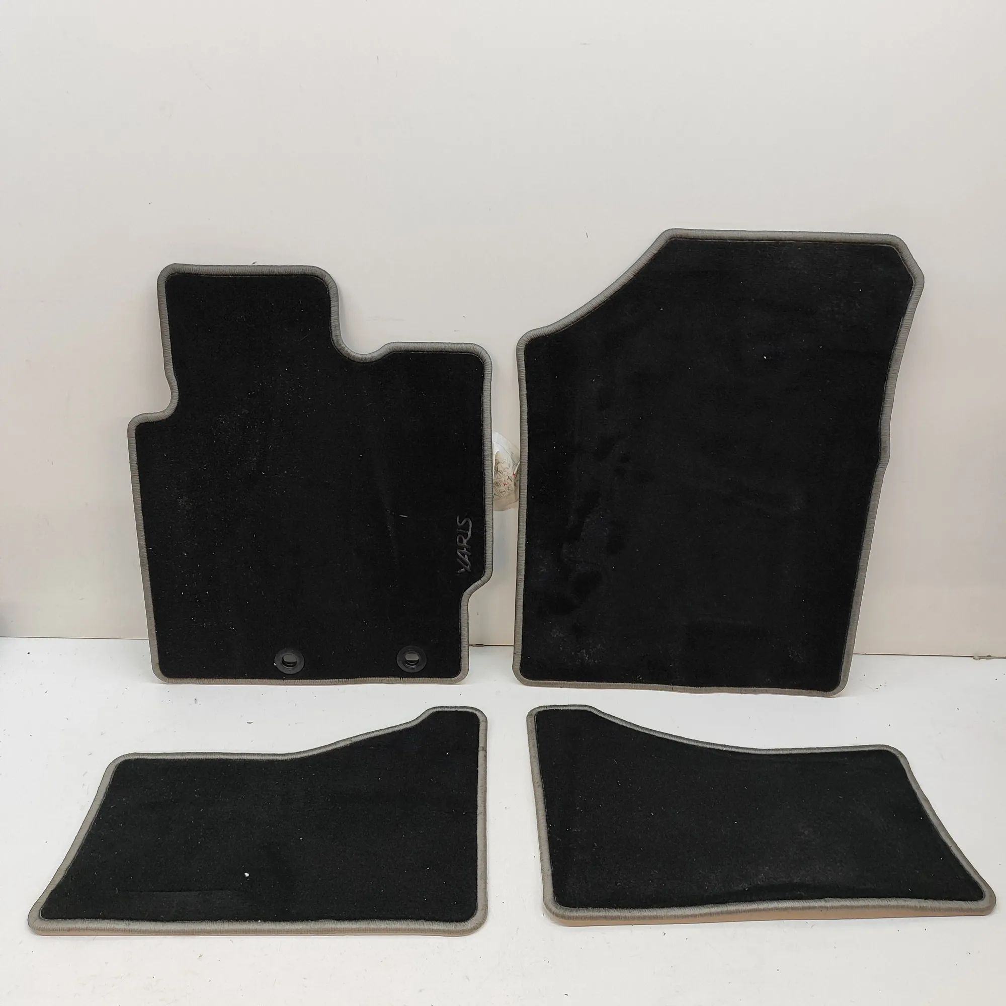 Toyota Yaris Floor Mat Set