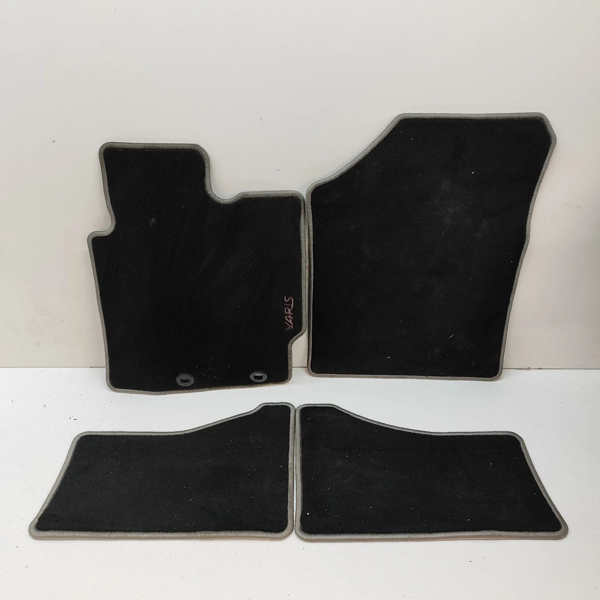 Toyota Yaris Floor Mat Set