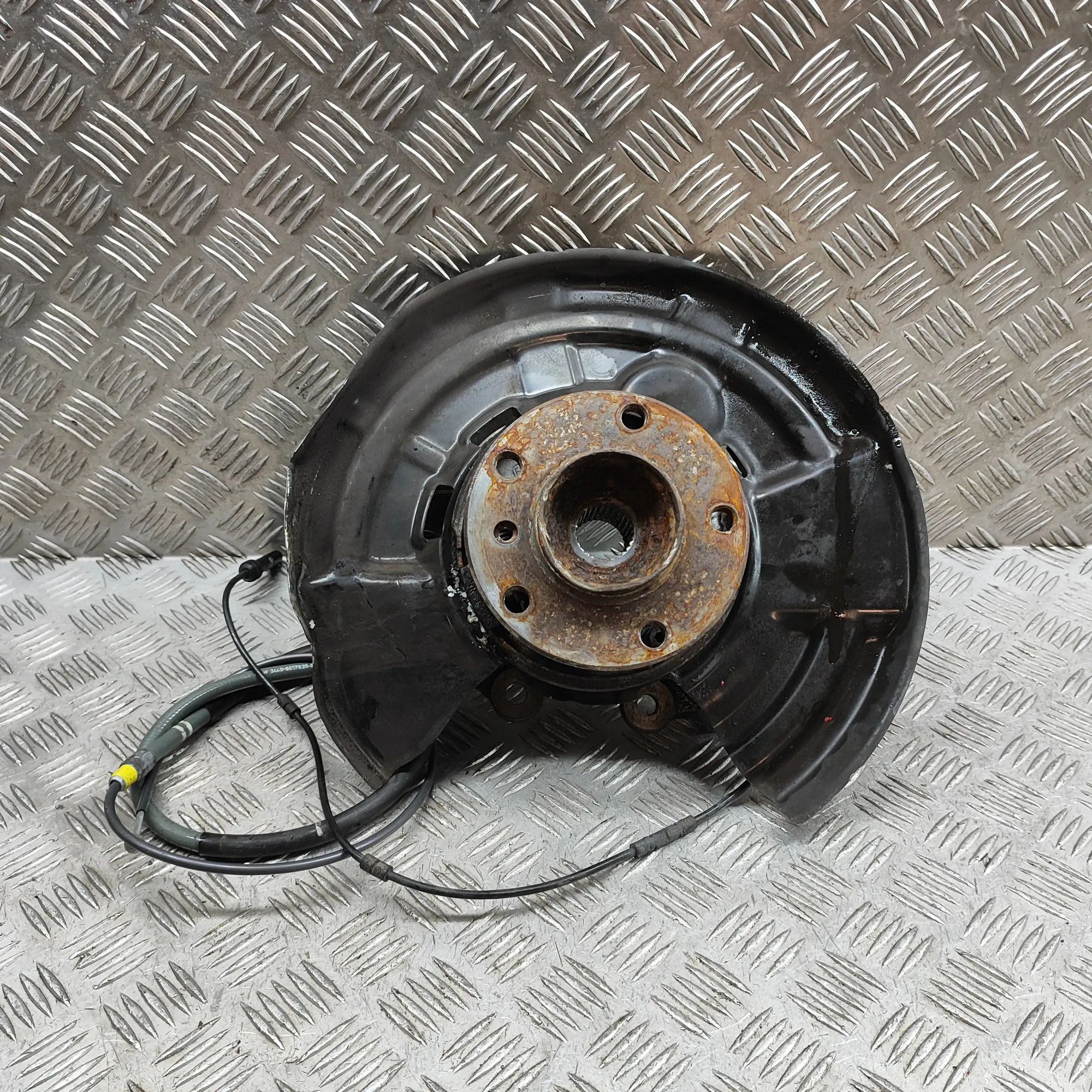BMW 2 (F22 / F23) Rear Right Wheel Hub Rear Right Wheel Hub — BMW 2 SERIES COUPE (F22,...