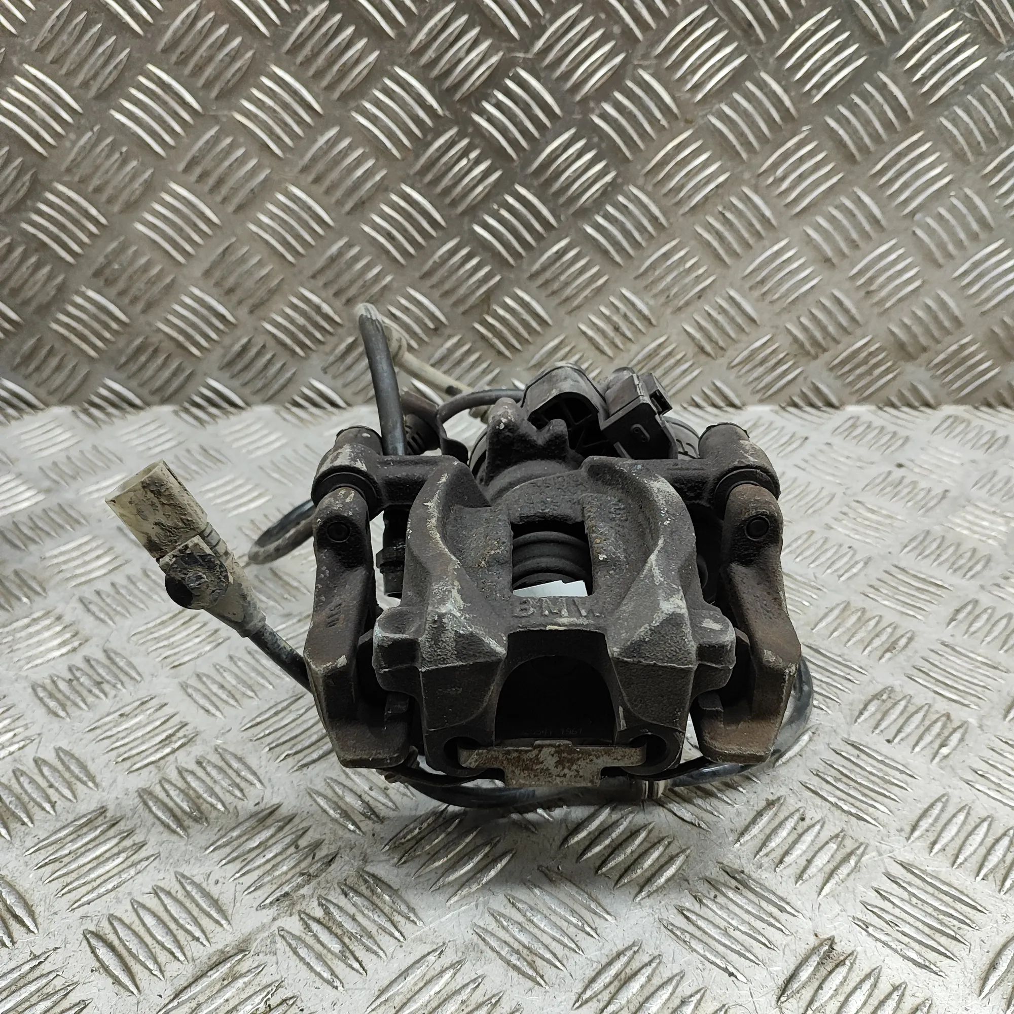 BMW 2 (F22 / F23) Brake caliper — rear left Brake caliper — rear left — BMW 2 SERIES (Activ...