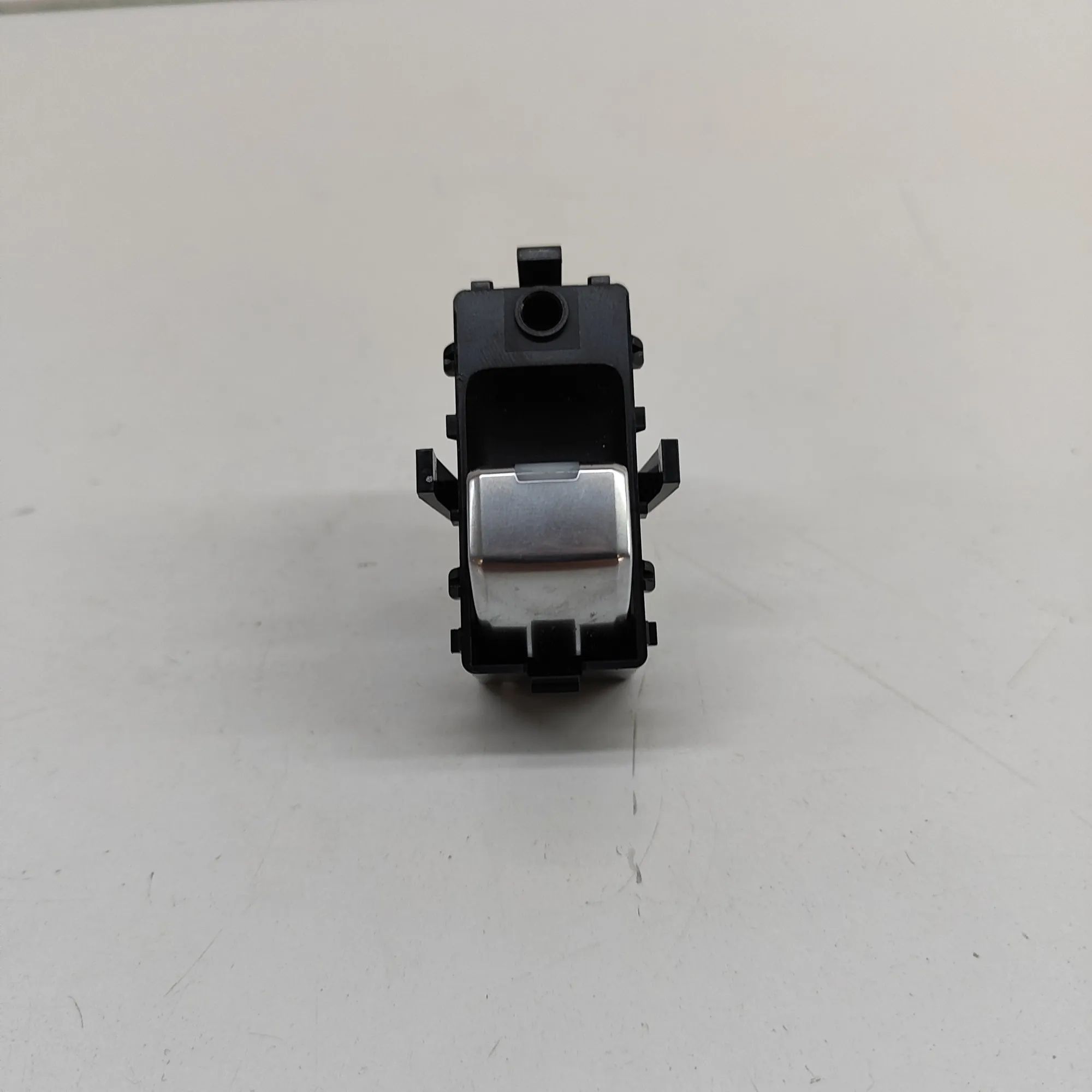 Land Rover Range Rover Sport (L461) Door window switch — rear right Door window switch — rear right — LAND ROVER RA...