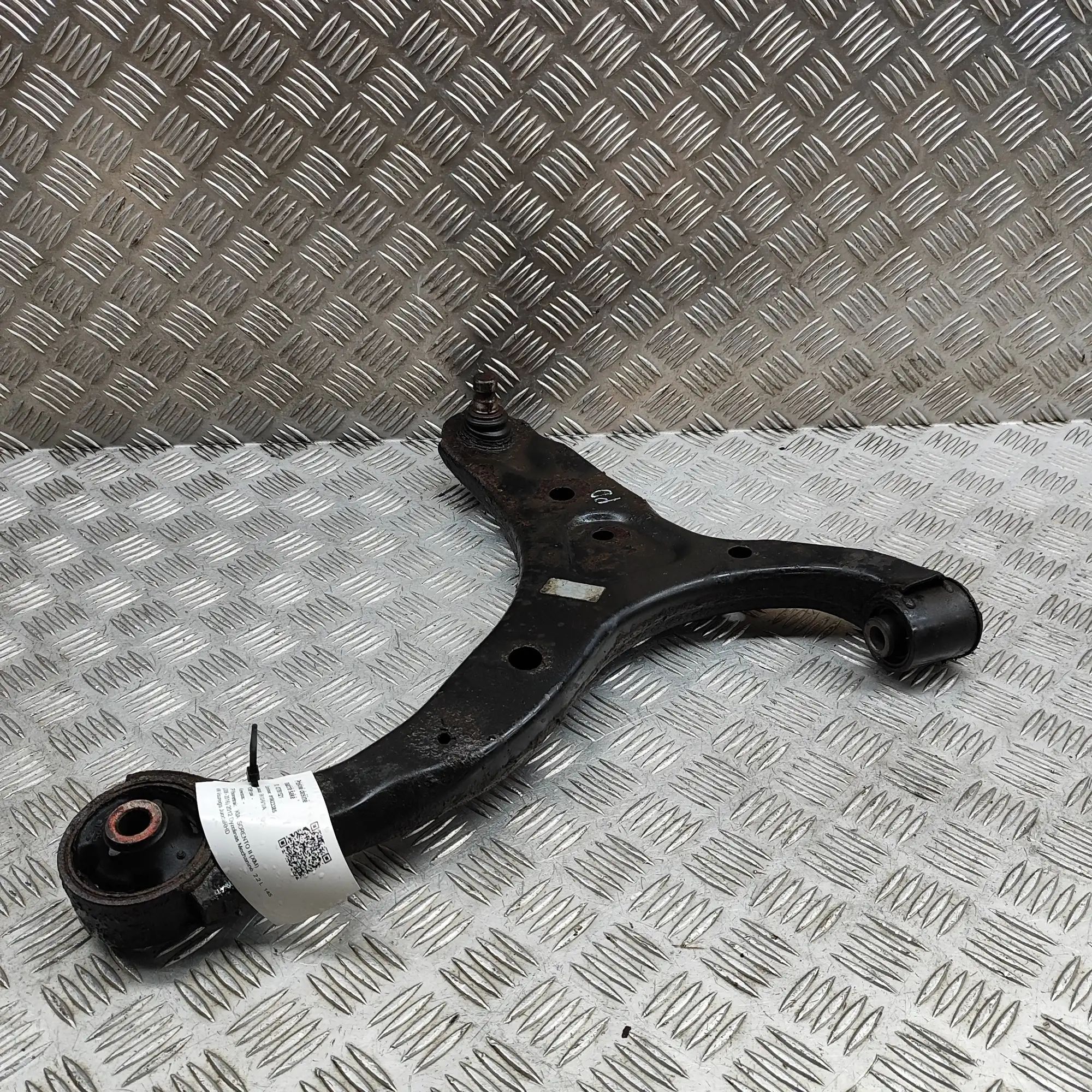 Kia Sorento Front Right Lower Control Arm Front Right Lower Control Arm — KIA SORENTO (II...