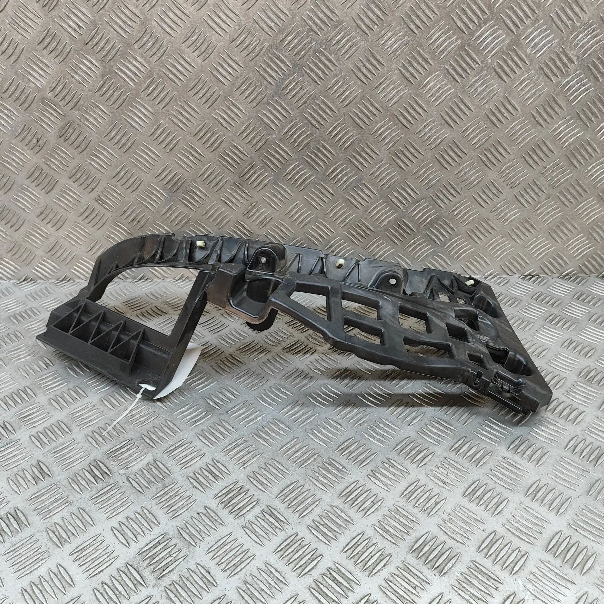 Porsche Macan Rear Left Bumper Bracket Rear Left Bumper Bracket — PORSCHE MACAN (95B) ...