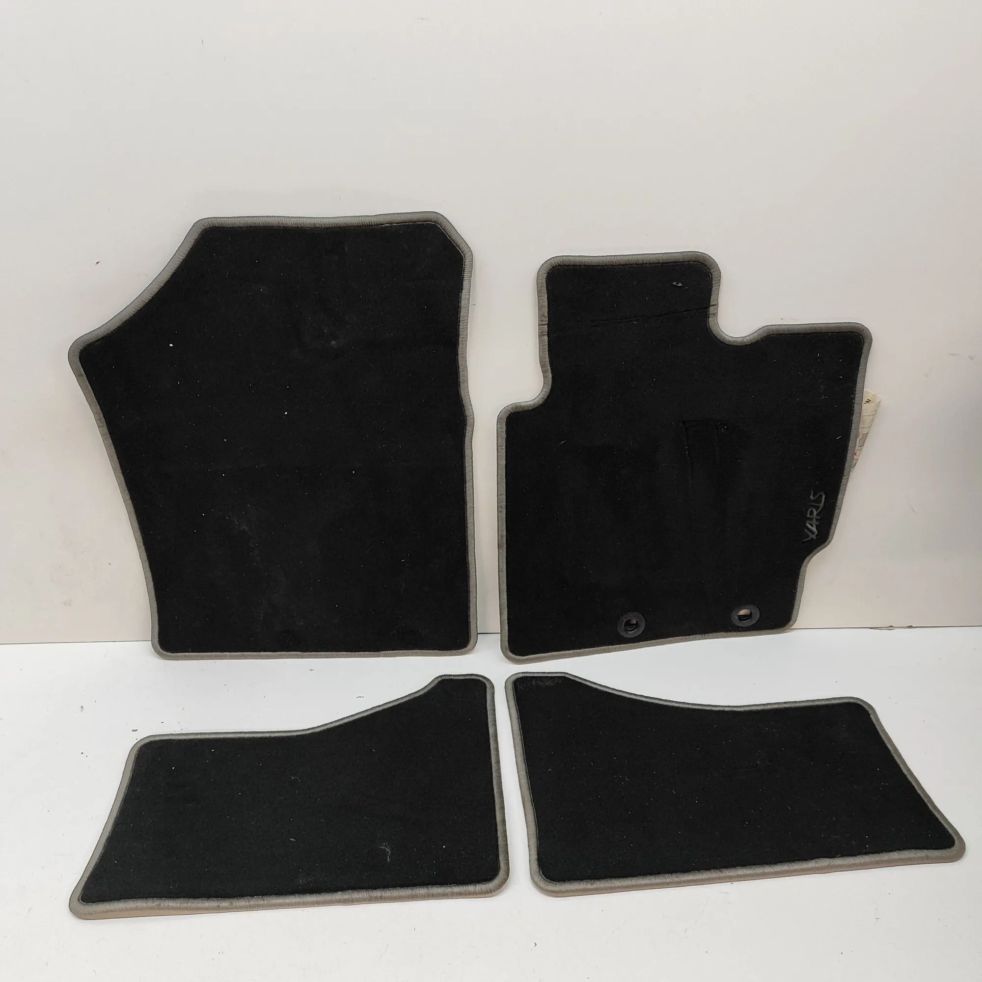 Toyota Yaris Floor Mat Set