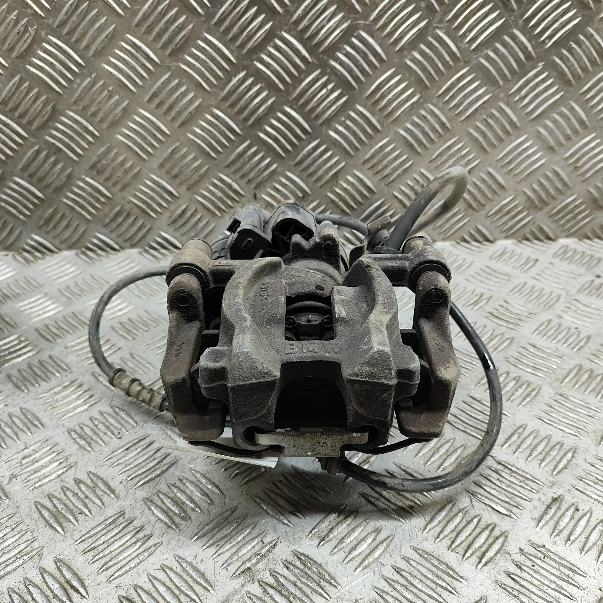 BMW 2 (F22 / F23) Brake caliper — rear right Brake caliper — rear right — BMW 2 SERIES (Acti...