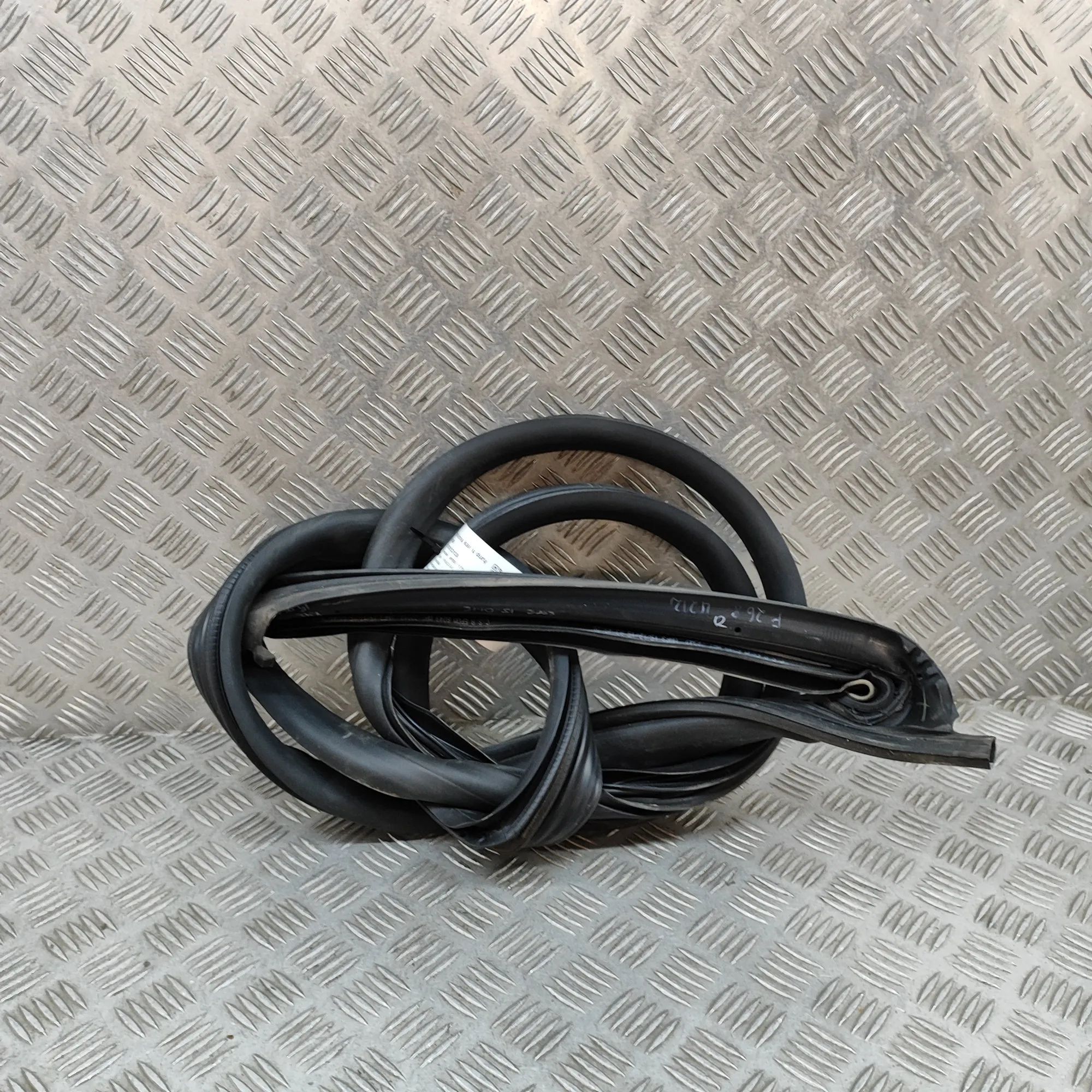 Maserati Ghibli Door rubber seal — front left Door rubber seal — front left — MASERATI GHIBLI...