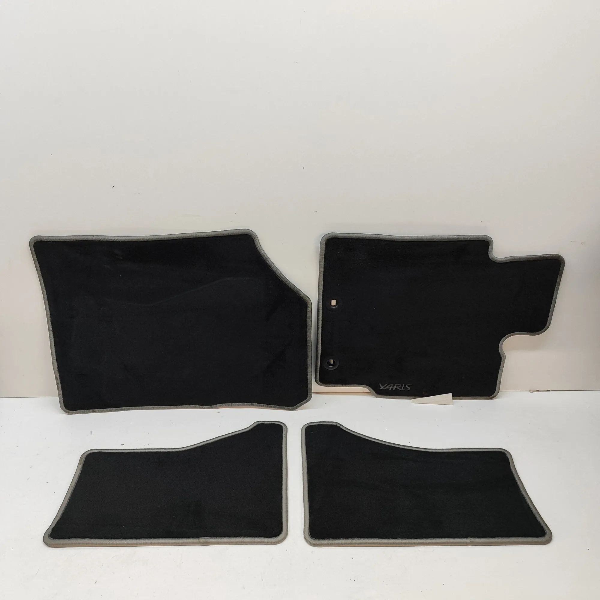 Toyota Yaris Floor Mat Set