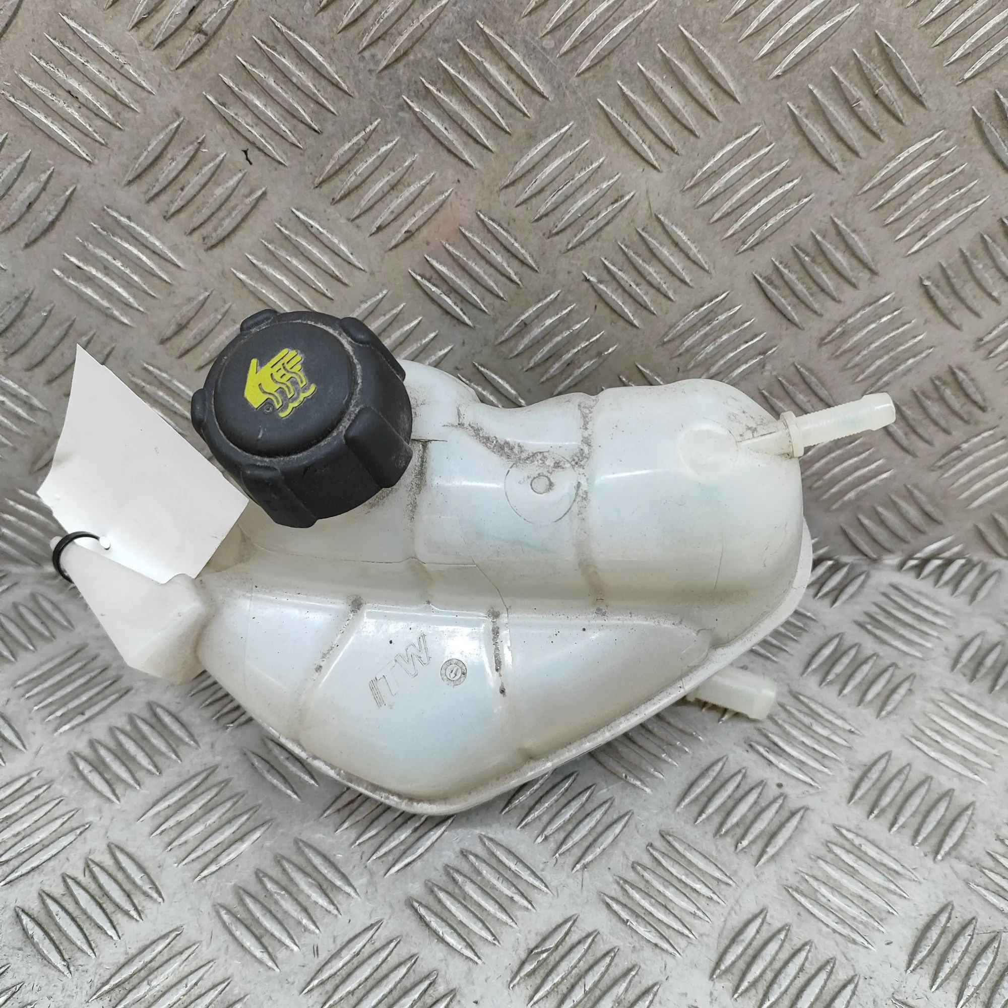 Nissan Qashqai (J11) Expansion Tank Expansion tank — NISSAN QASHQAI (II J11, J11_) ...