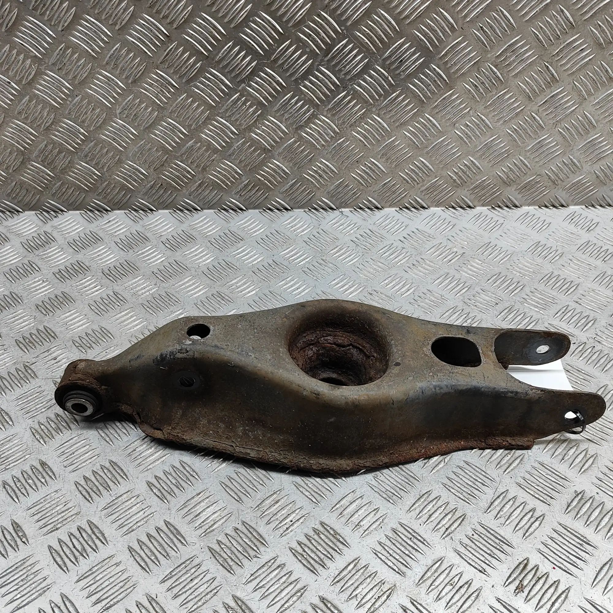 Maserati Ghibli Rear Right Lower Control Arm Rear Right Lower Control Arm — MASERATI GHIBLI ...