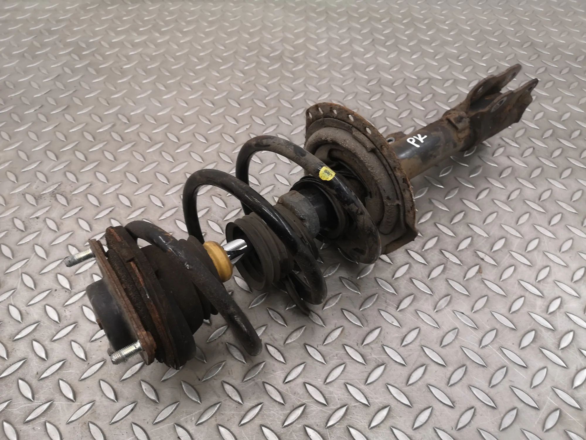 Mitsubishi Outlander Shock absorber — front left Shock absorber — front left — MITSUBISHI OUTLAN...